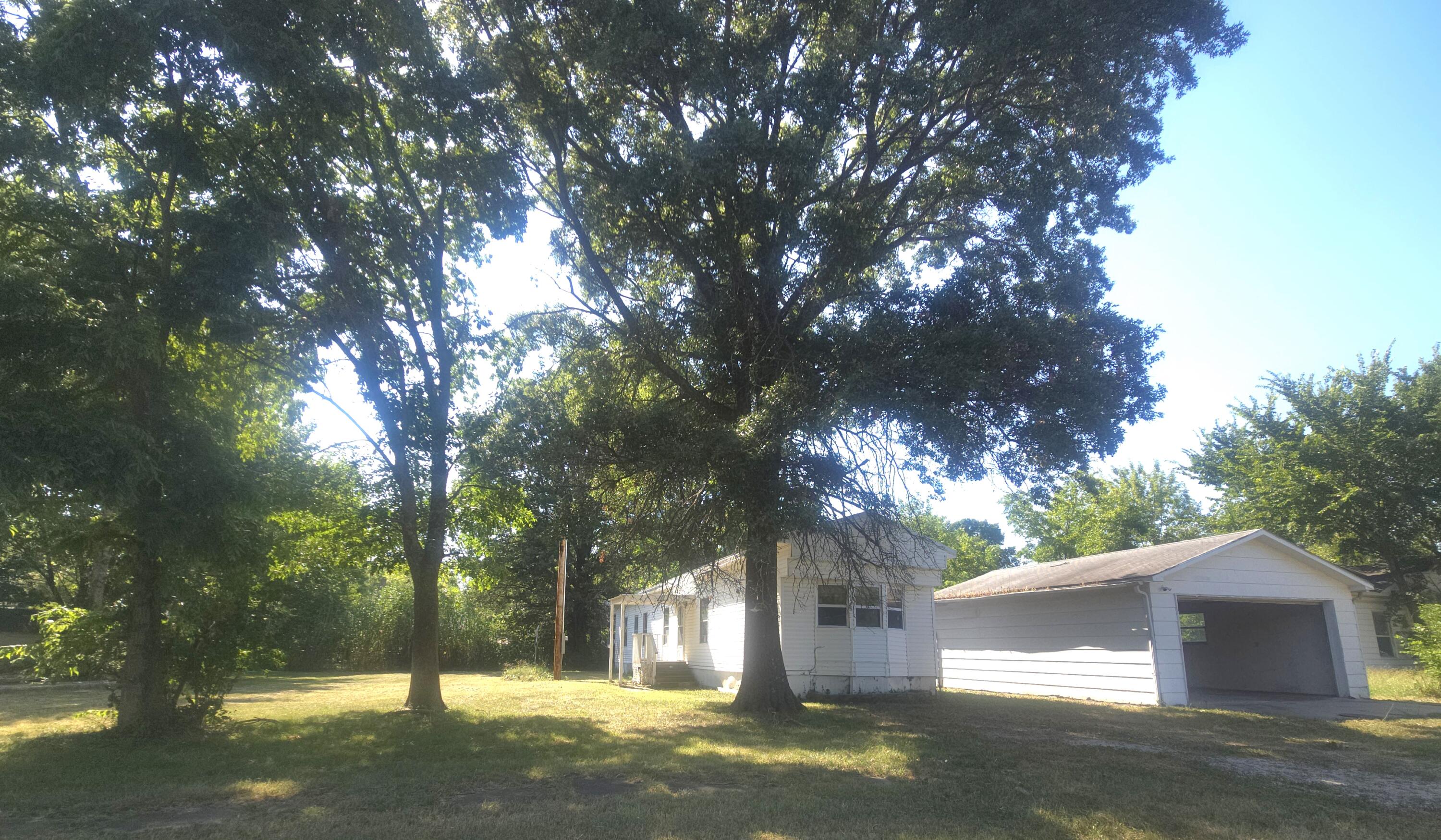 1002 Golden Avenue Avenue