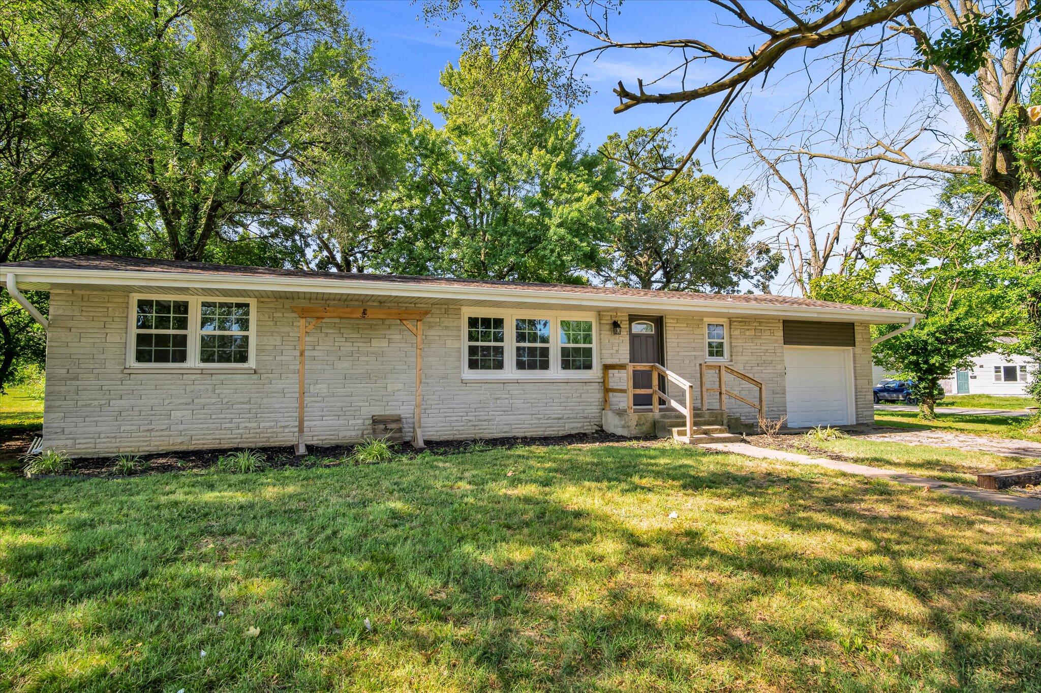 702 East Highland Street Property Photo 1
