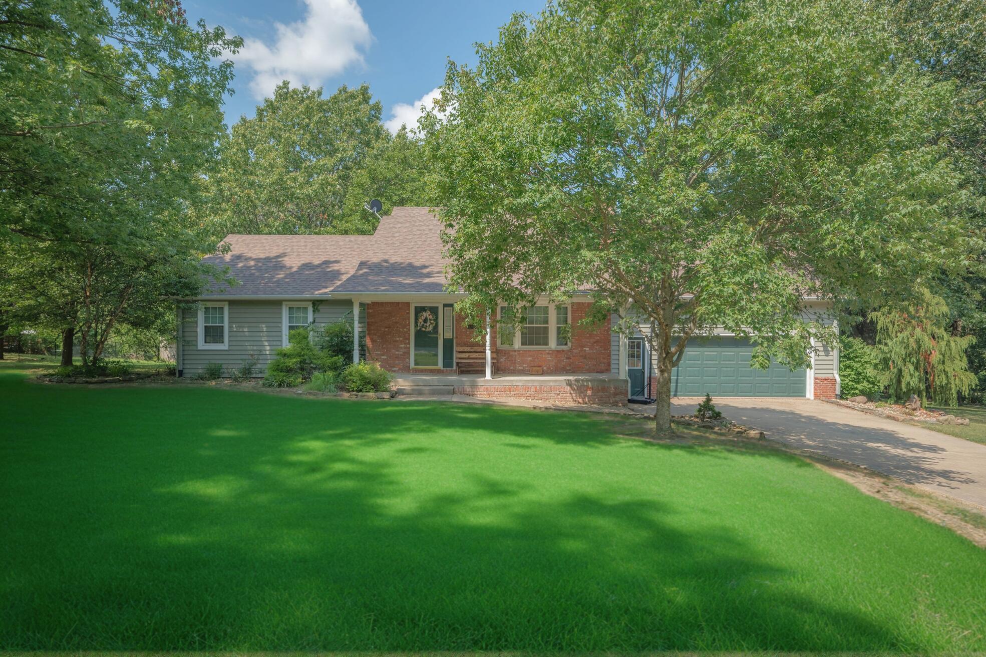 2210 Sunset Circle Property Photo 1