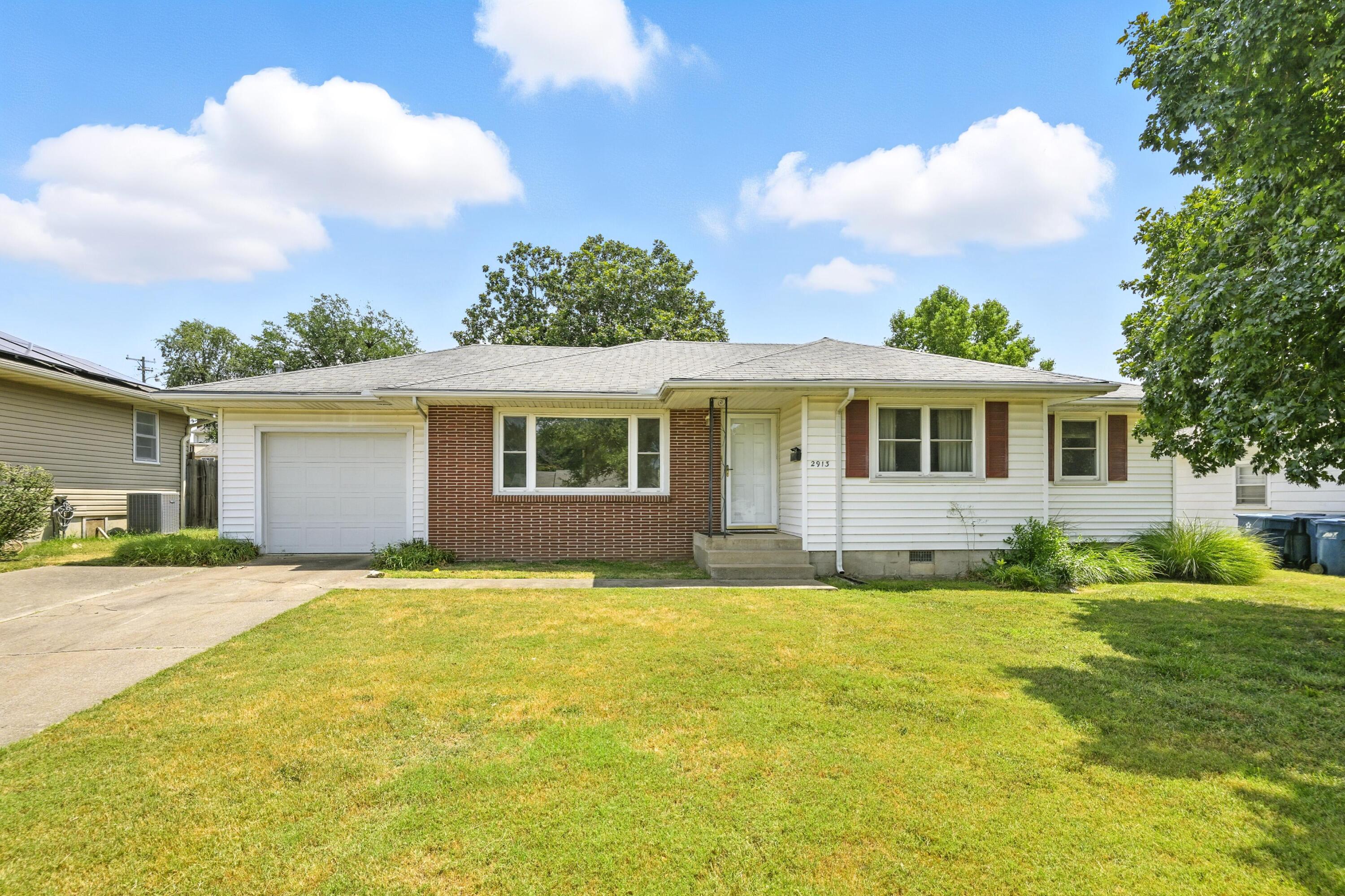2913 Grand Avenue Property Photo 1