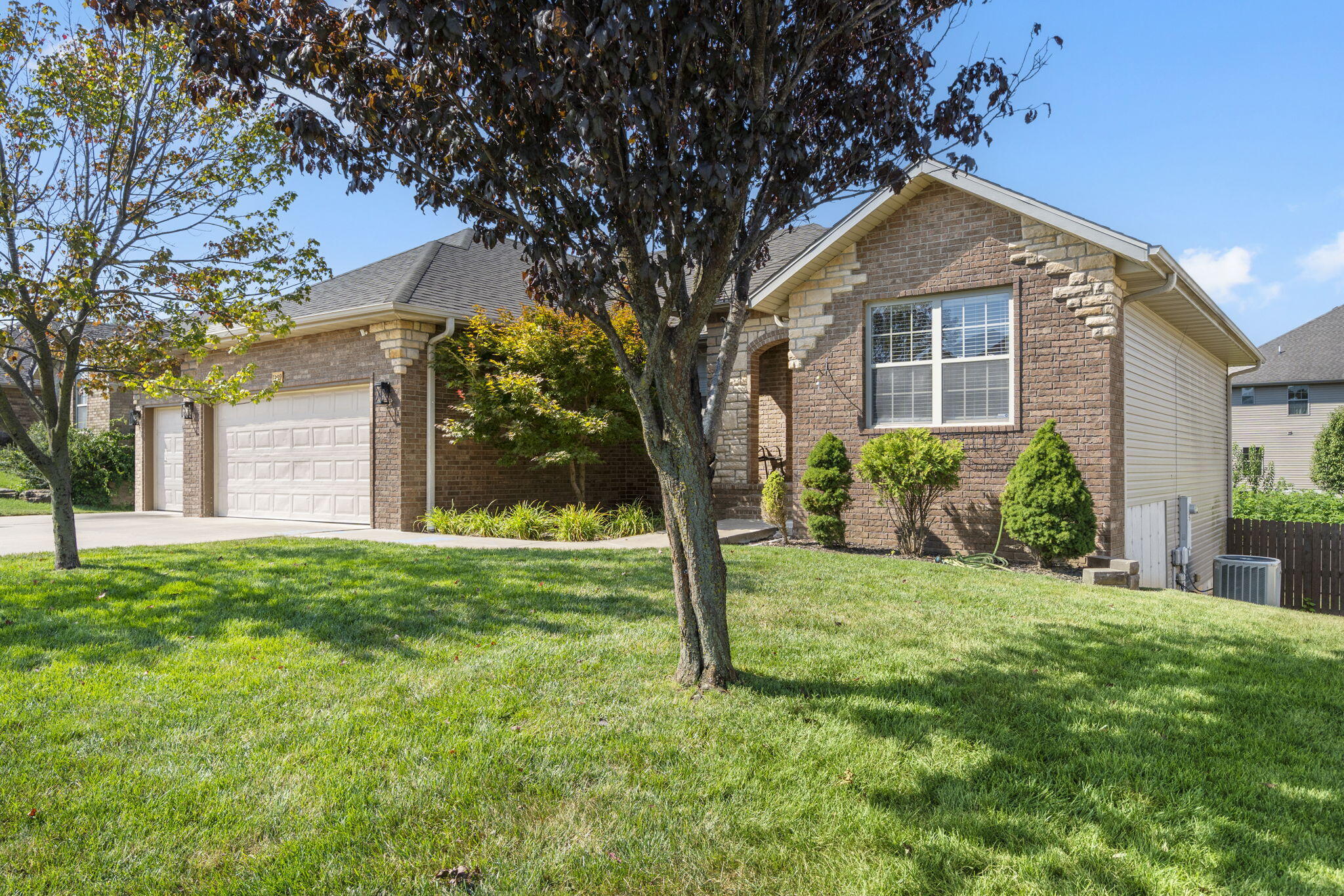 1209 North Farmington Drive Property Photo 1