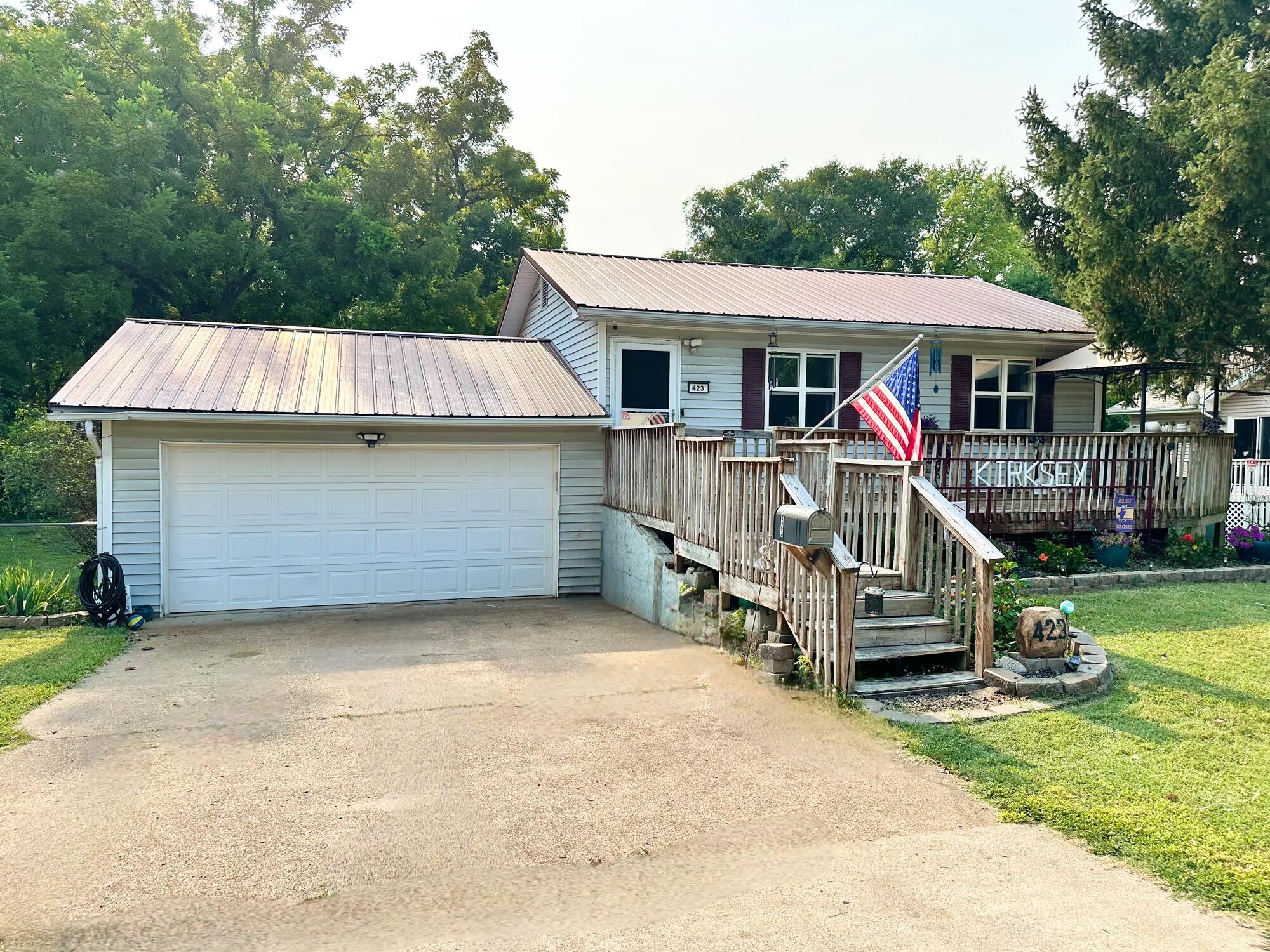 423 South Chicago Avenue Property Photo 1