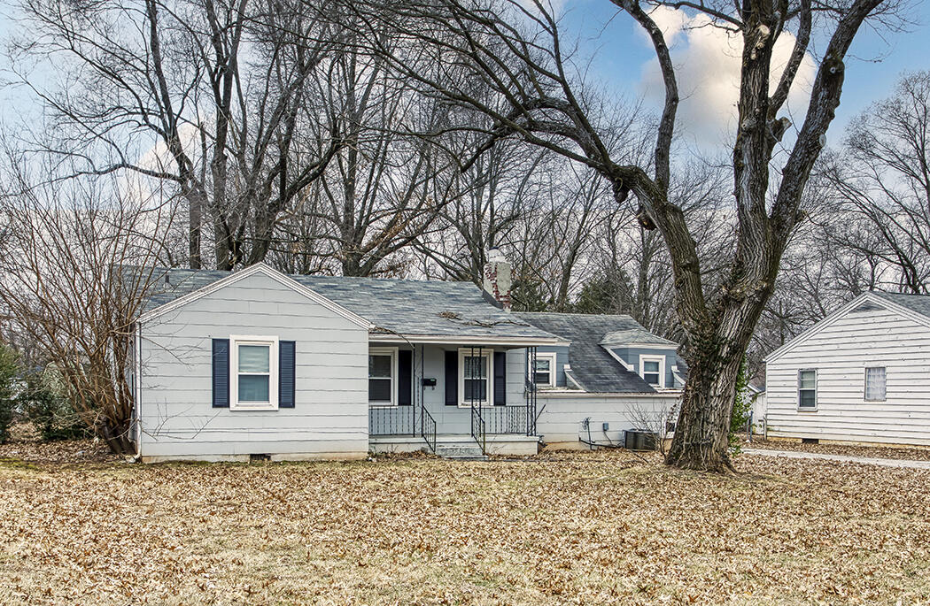 1824 East Broadmoor Street Property Photo 1