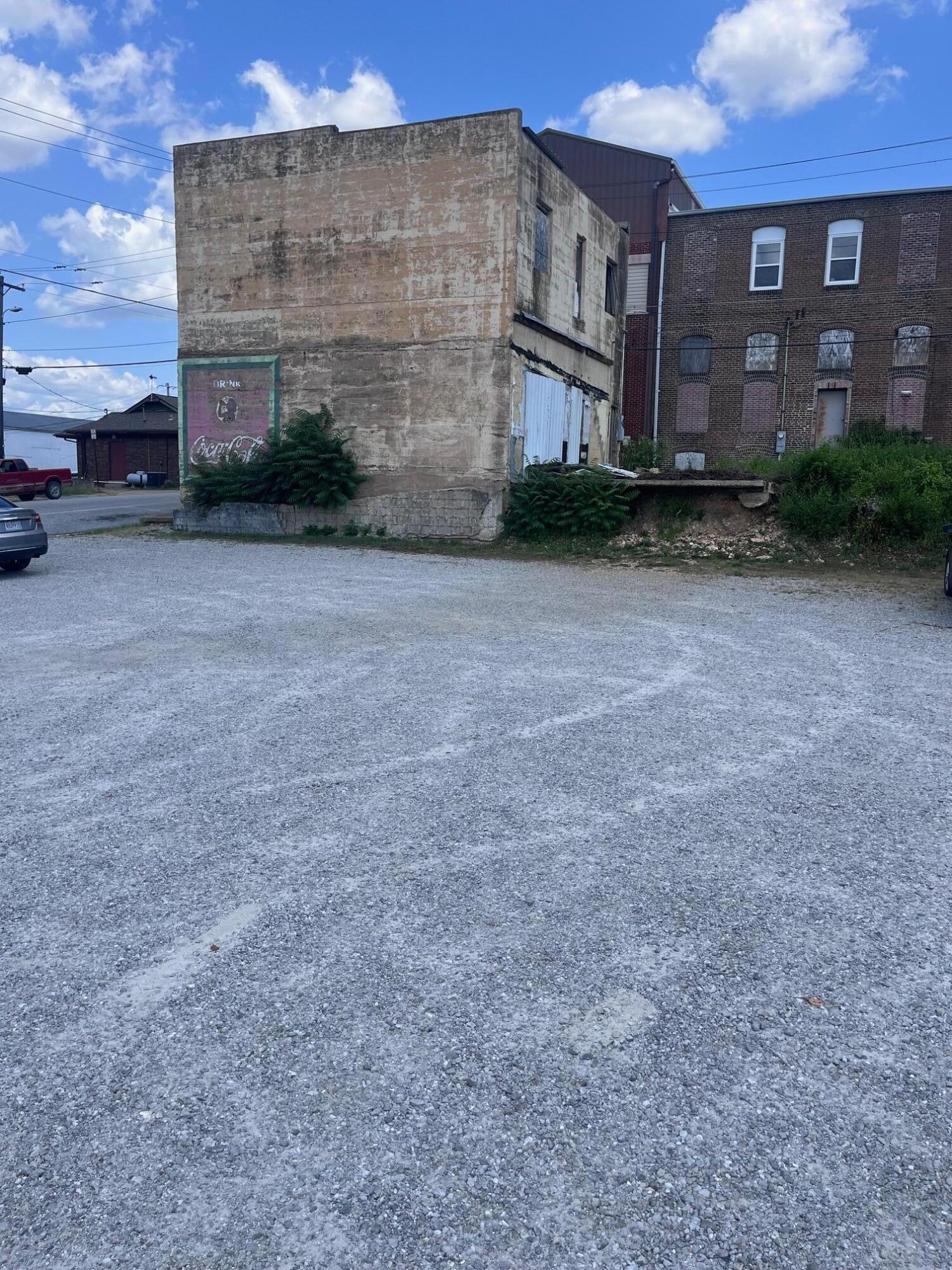 124 West Washington Avenue Property Photo 55