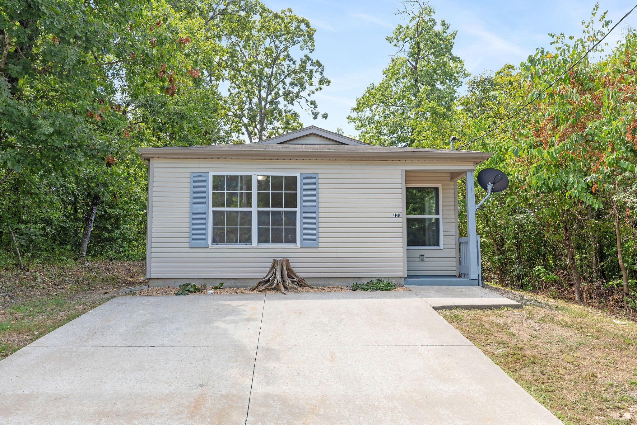 4140 Oakwood Road Property Photo 1