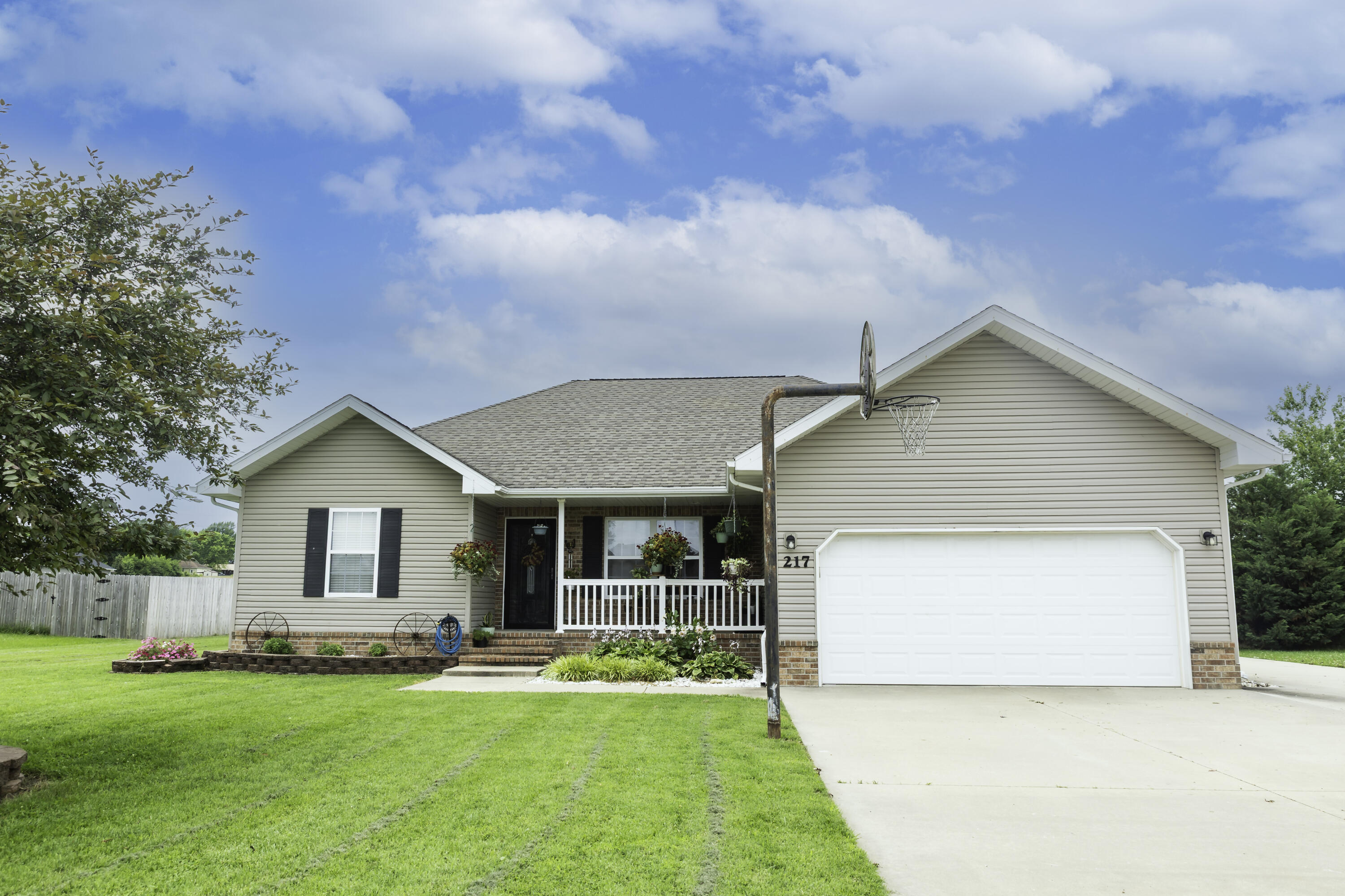 217 Holly Drive Property Photo 1