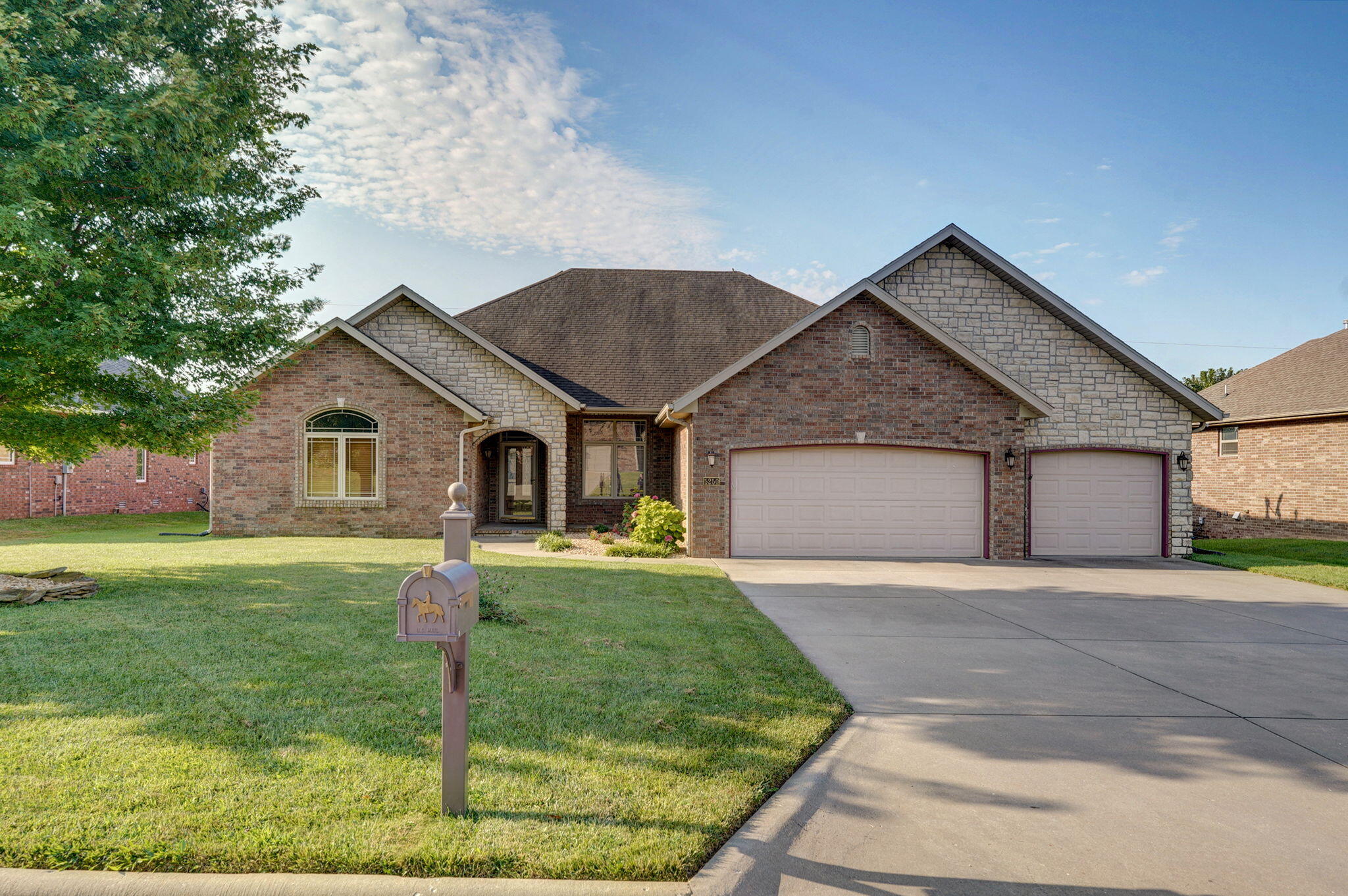 5250 East Wild Horse Drive Property Photo 1