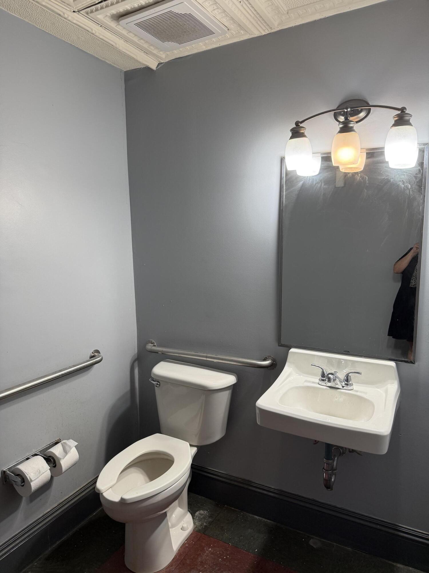 313 Park Central Property Photo 9