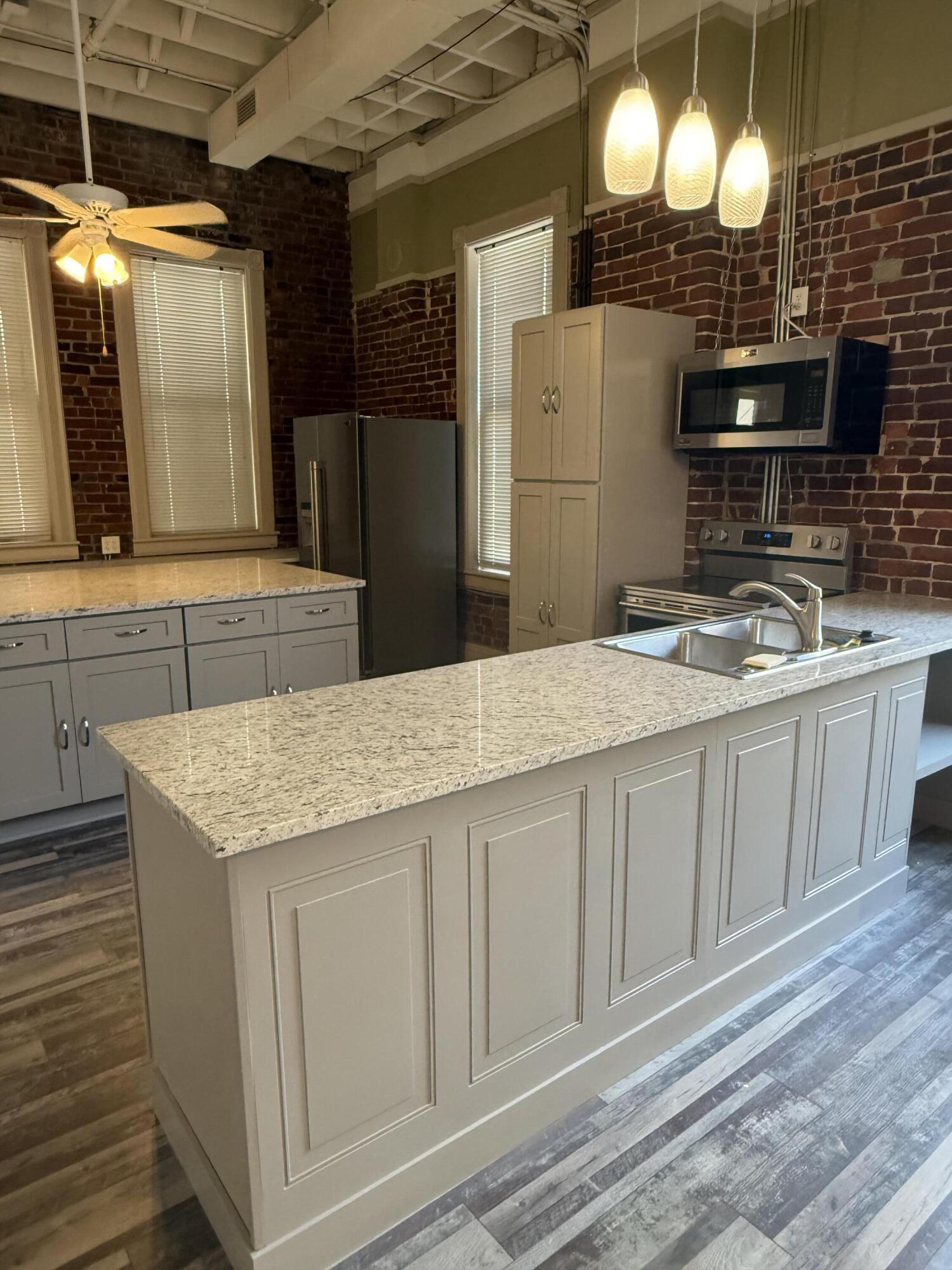 313 Park Central Property Photo 11