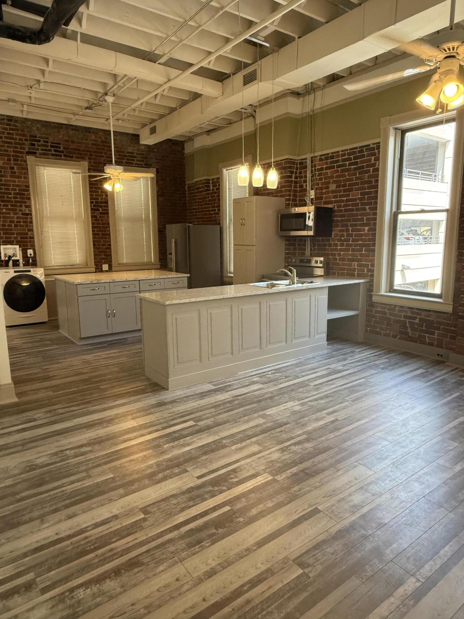 313 Park Central Property Photo 12