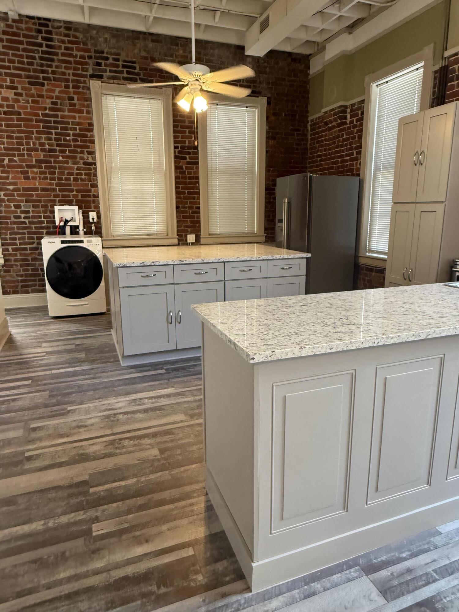 313 Park Central Property Photo 13