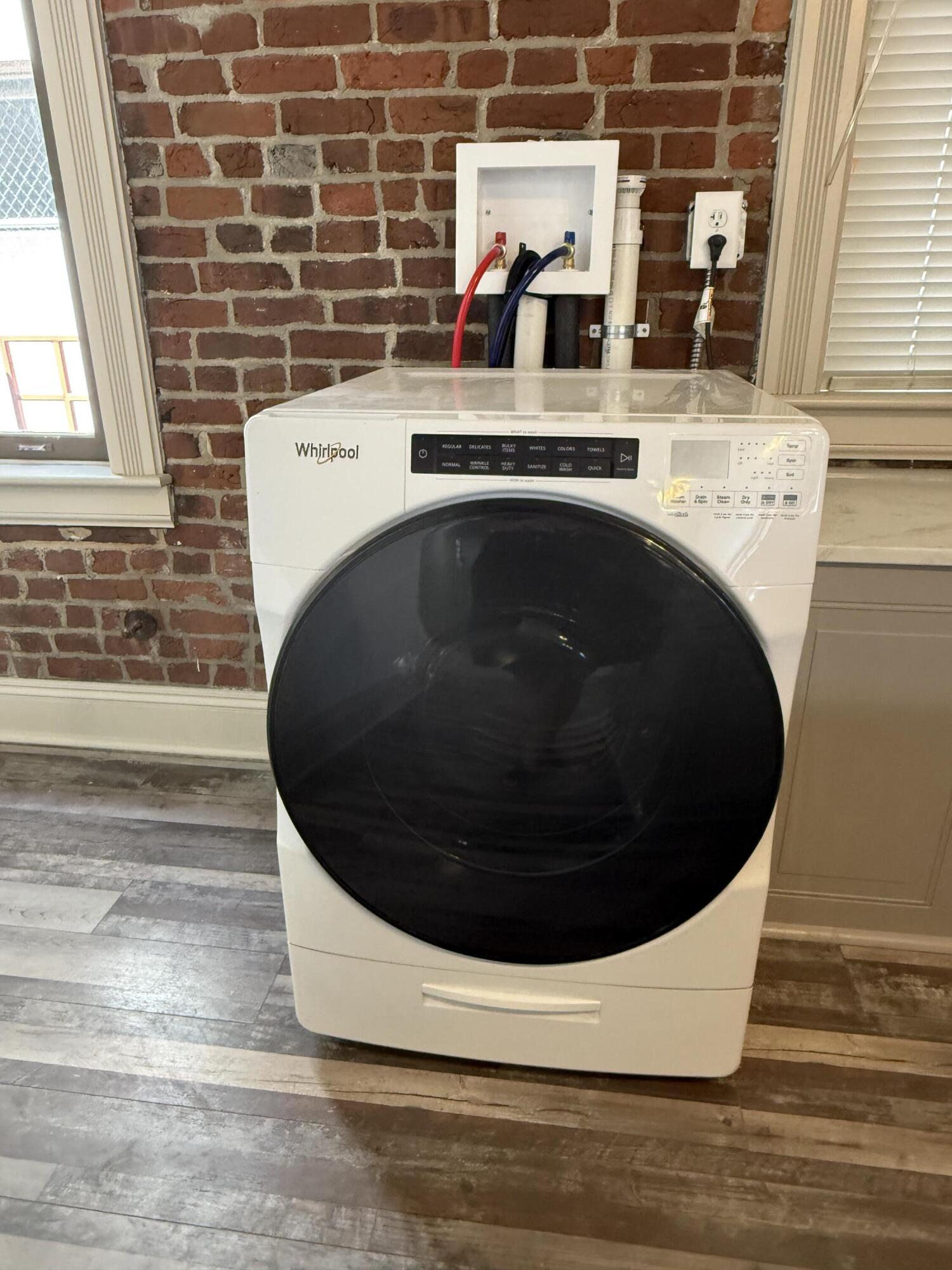 313 Park Central Property Photo 14