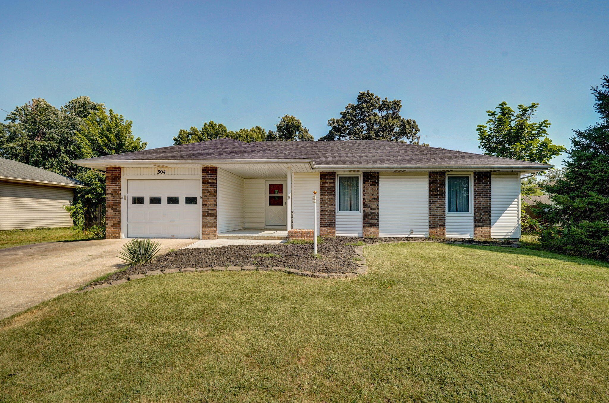 304 Barnard Avenue Property Photo 1