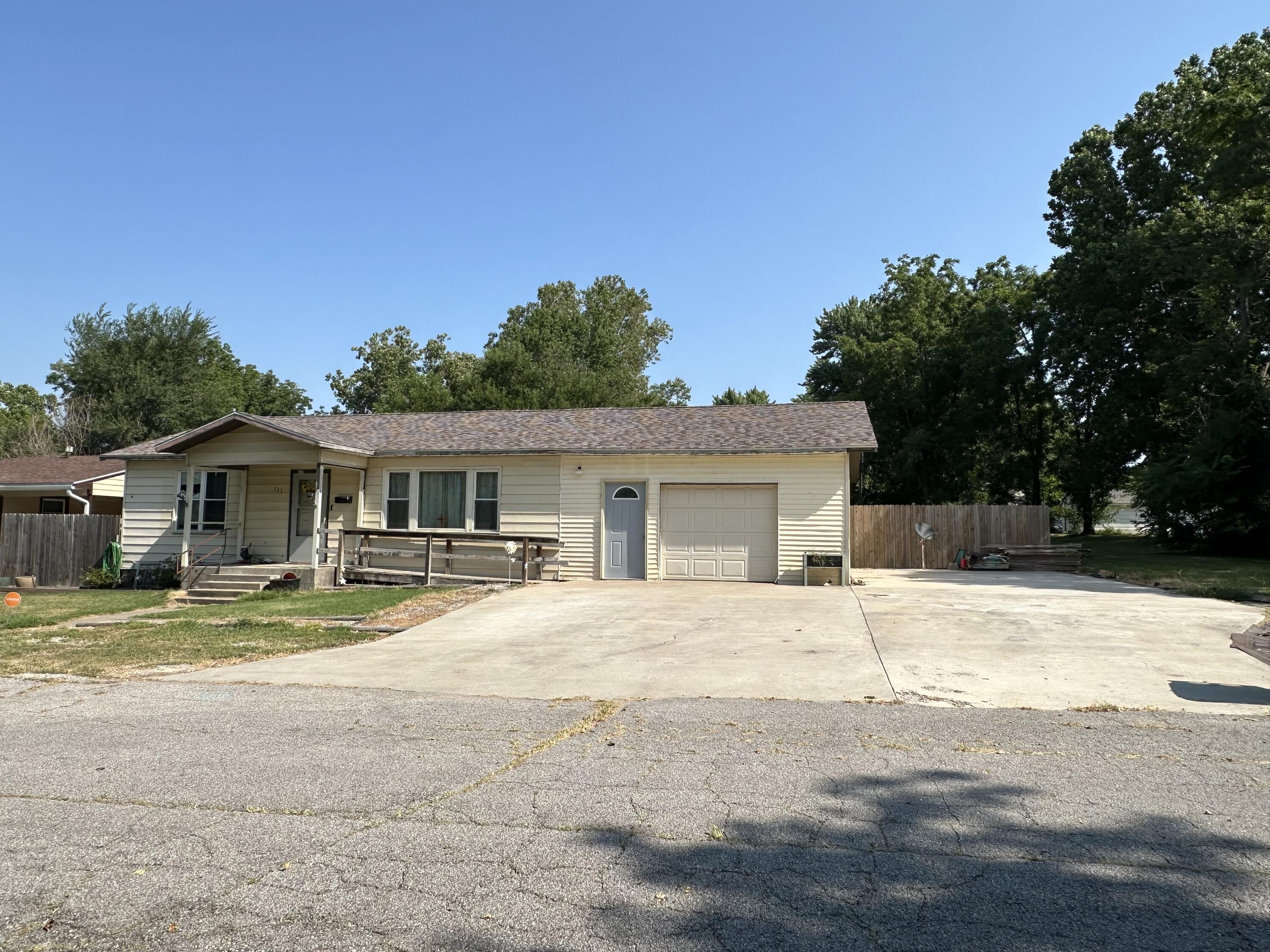 111 West Lee Street Property Photo 1