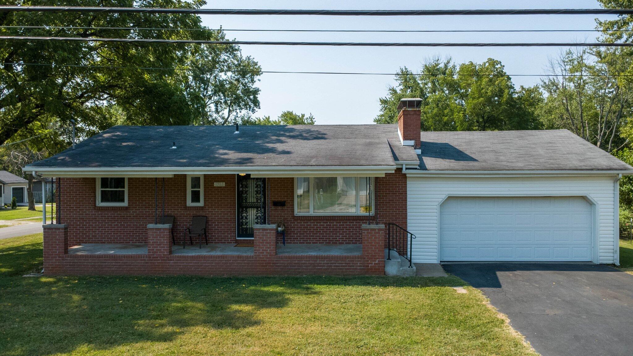 1706 West Lynn Street Property Photo 1