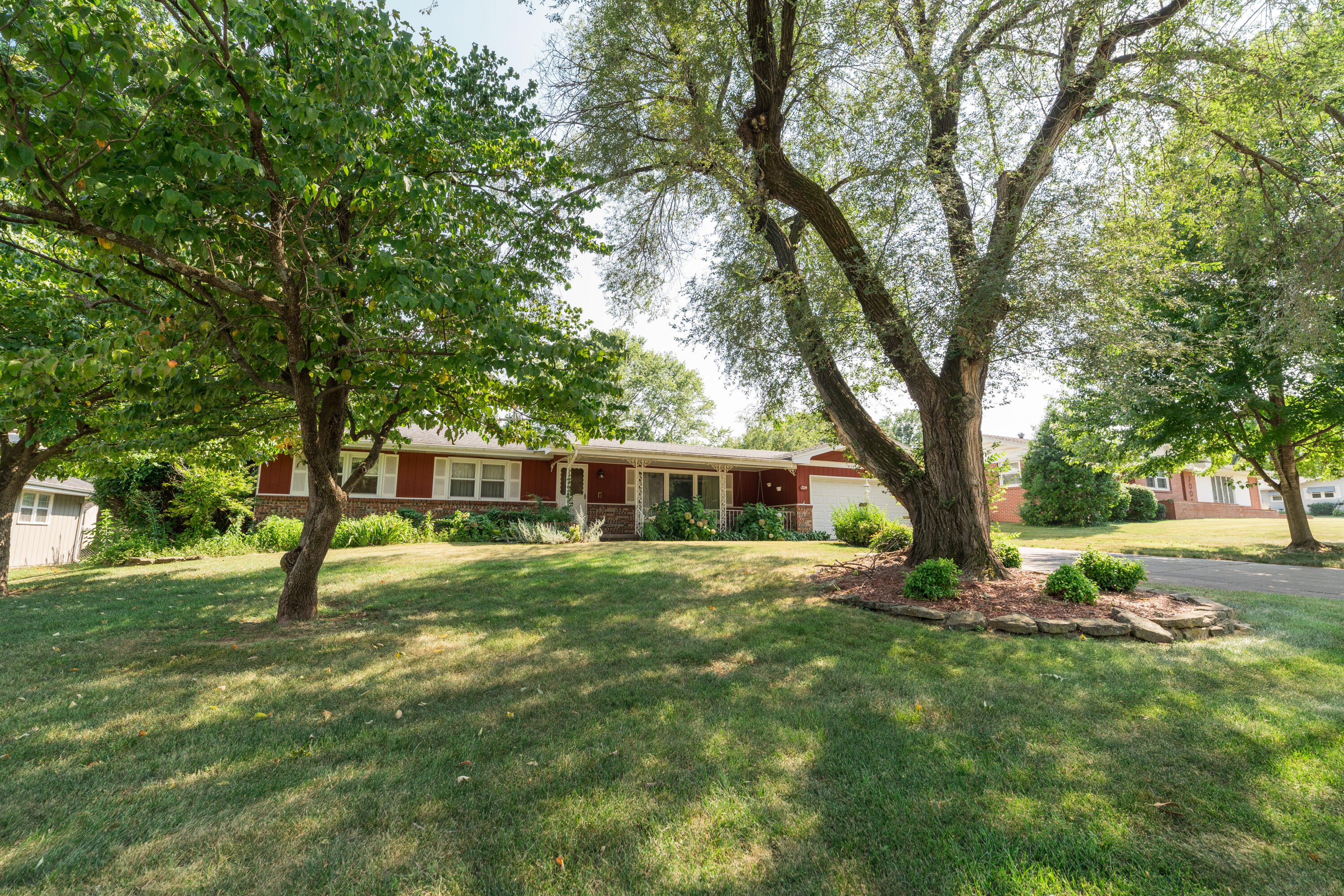 2014 East Edgewood Street Property Photo 1