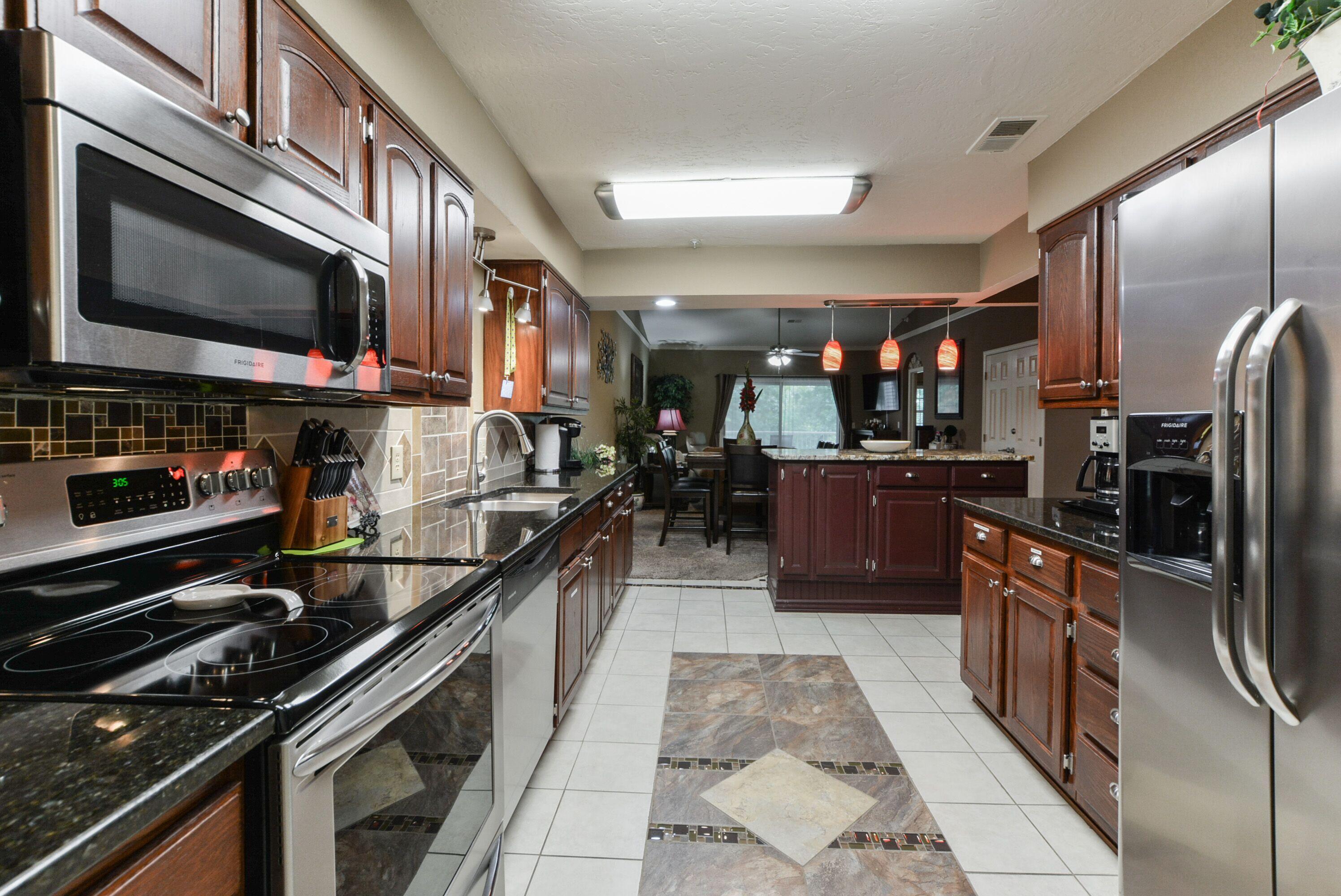 350 Wildwood Drive South 13 Property Photo 16