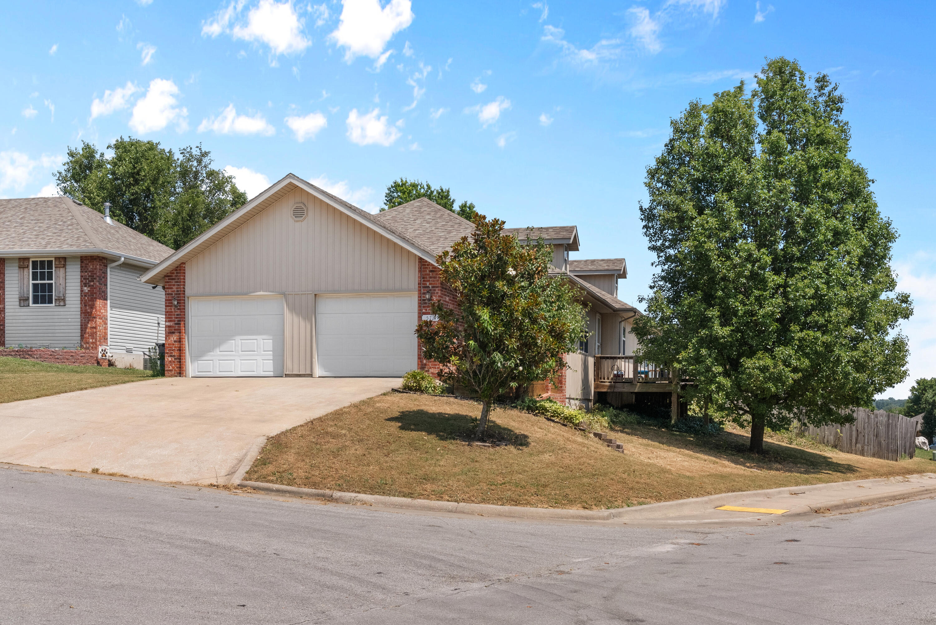578 South Kingsgate Court Property Photo 1