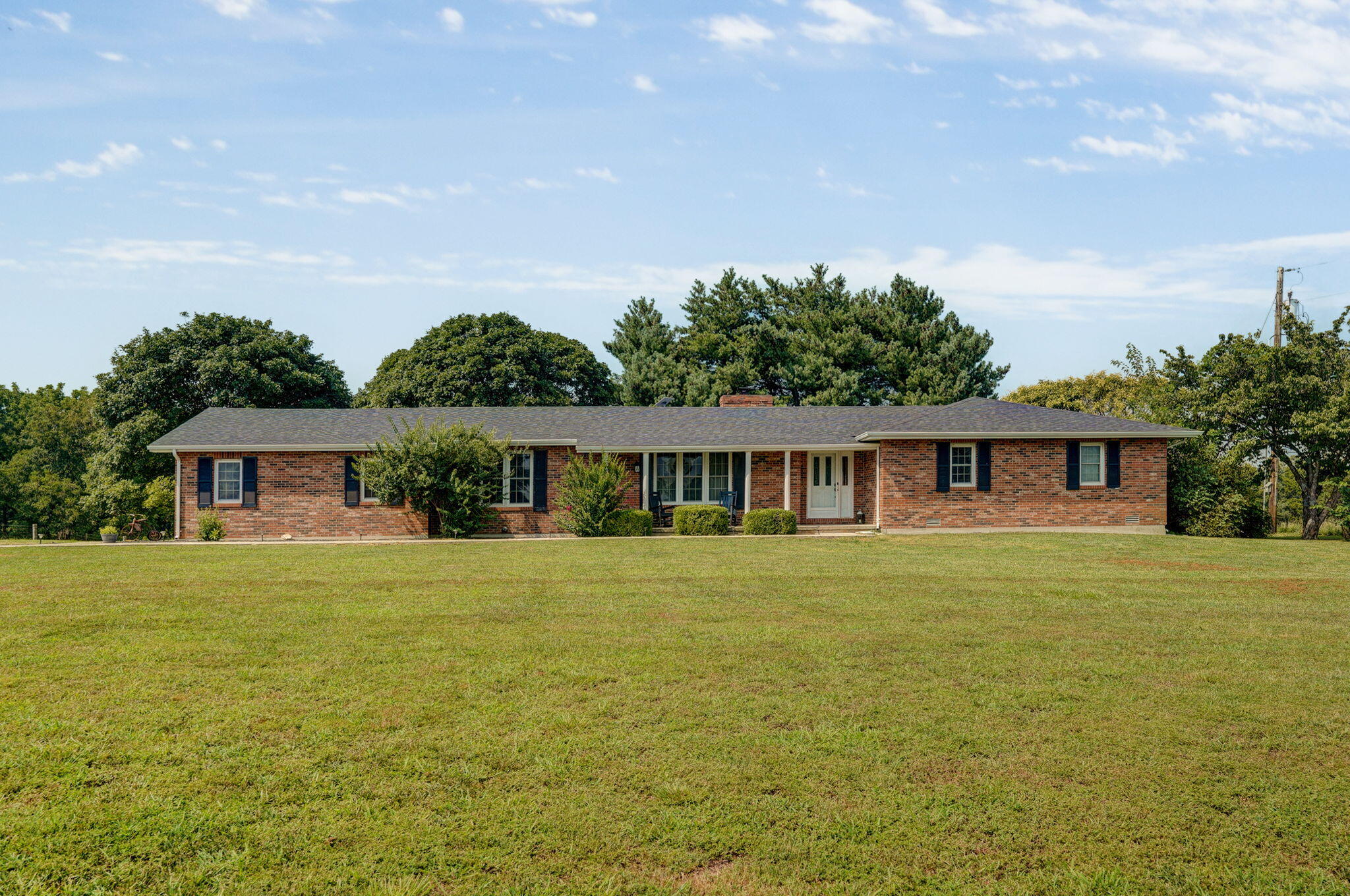 1049 West Bluegrass Road Property Photo 1