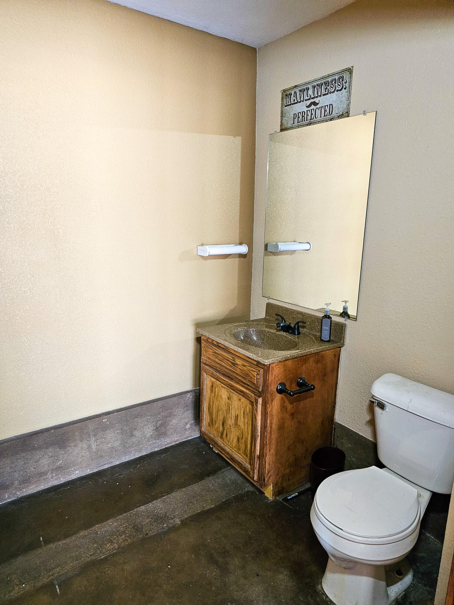 415 North Elm Street Property Photo 8