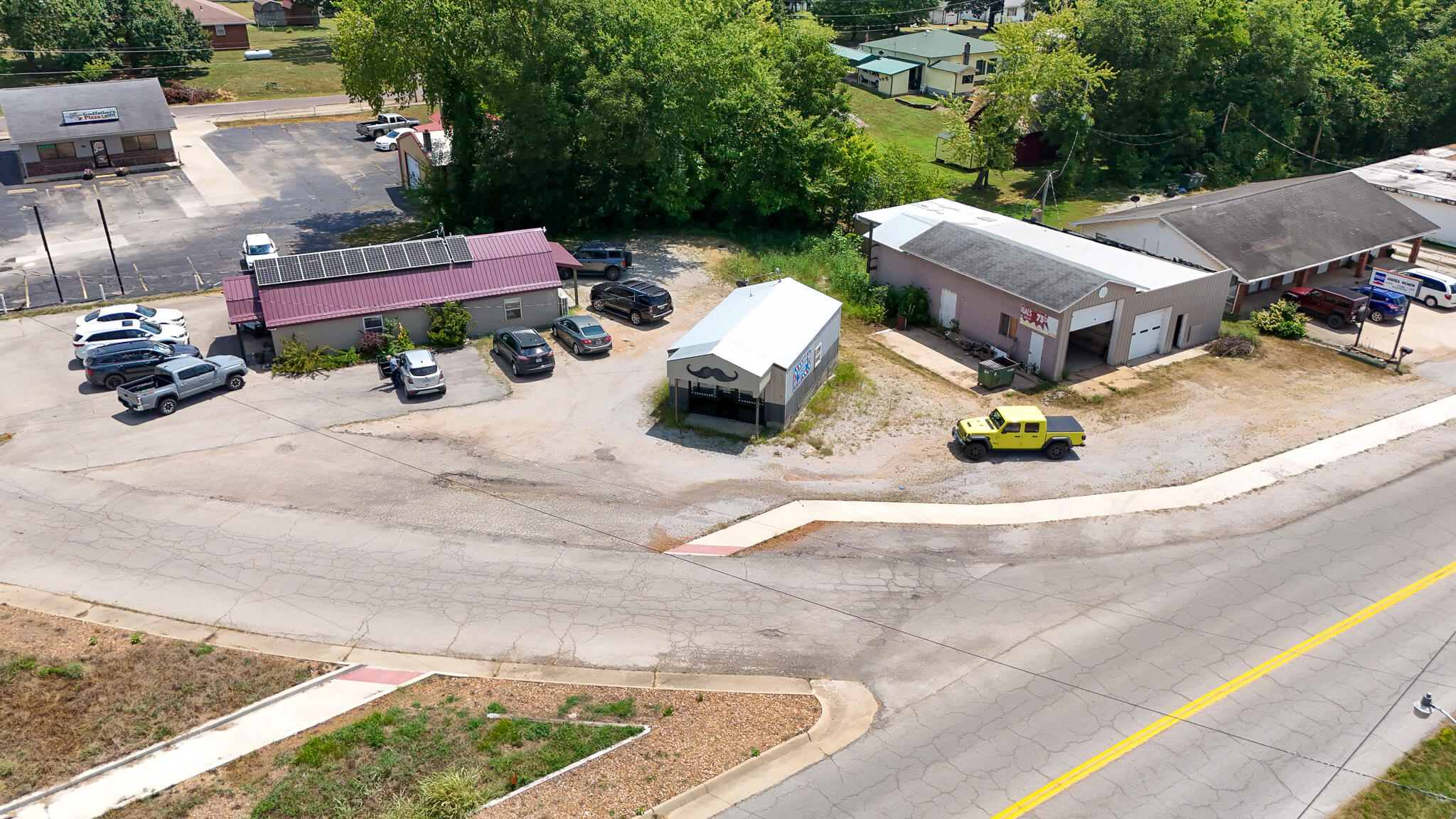 415 North Elm Street Property Photo 9