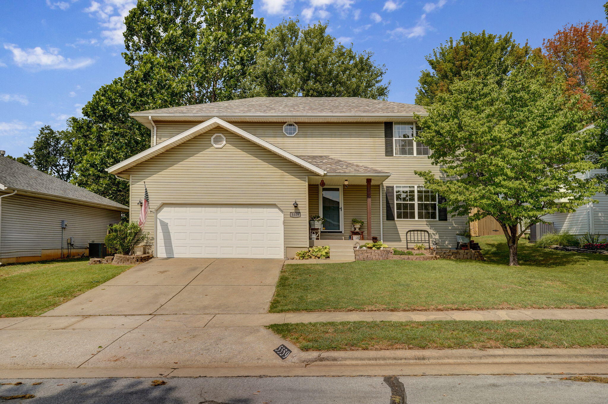 5559 South Aaron Avenue