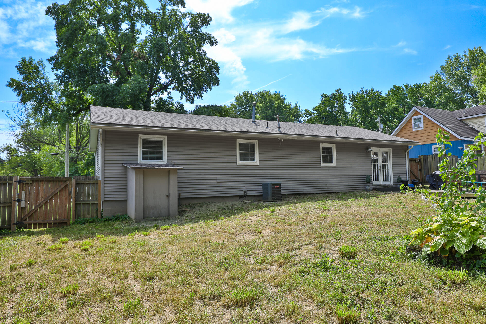 1121 South John Avenue Property Photo 21