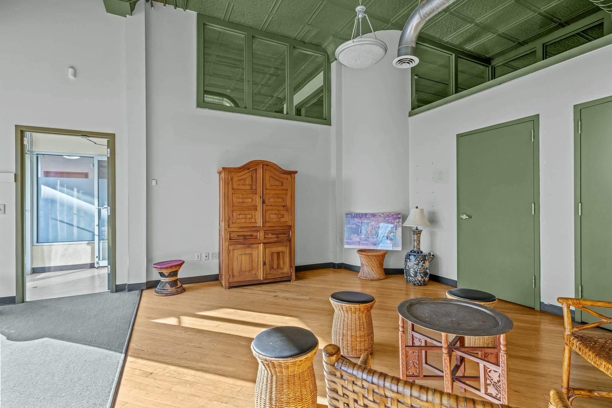 229 East Commercial Street Property Photo 8