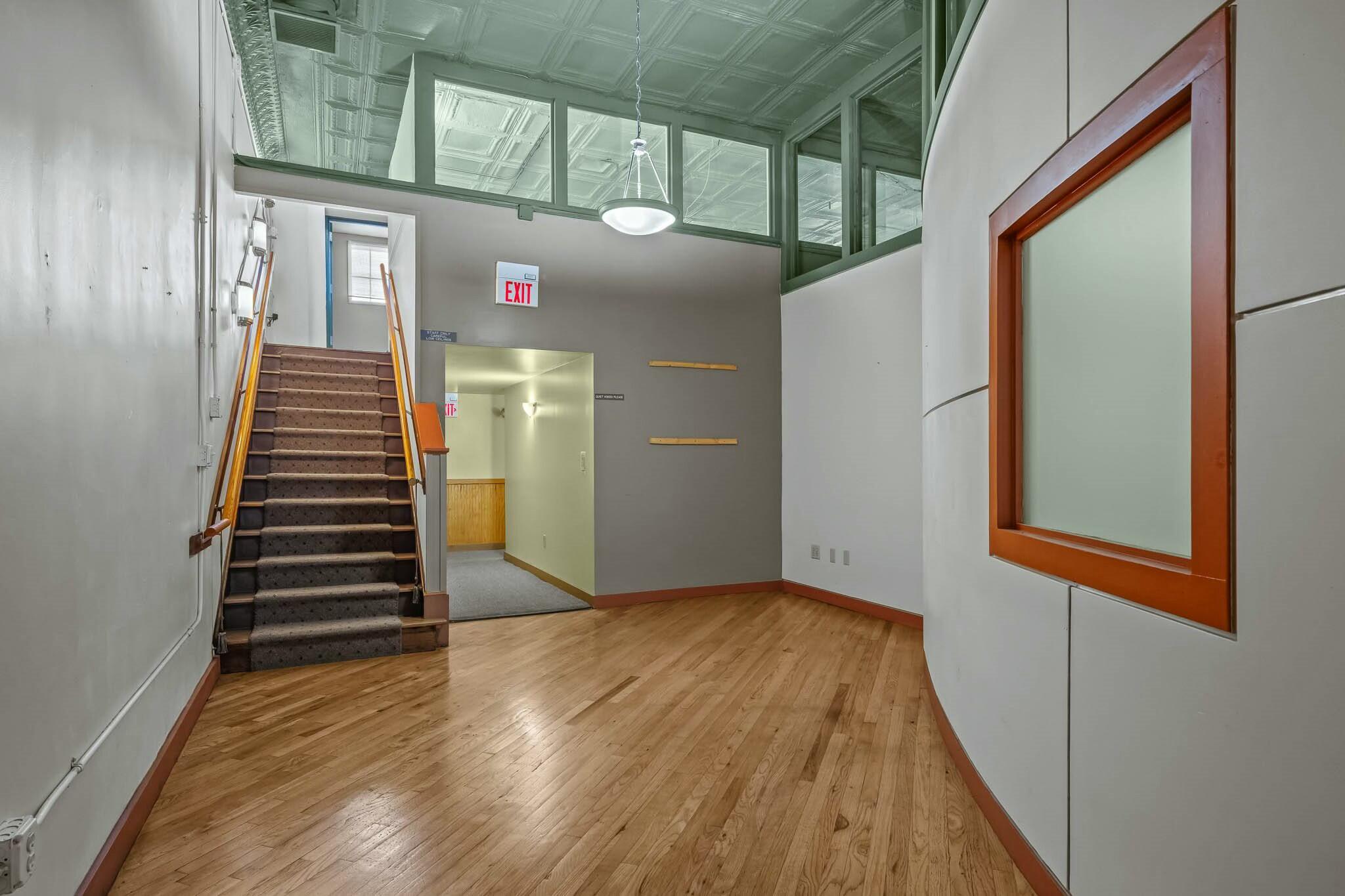 229 East Commercial Street Property Photo 25