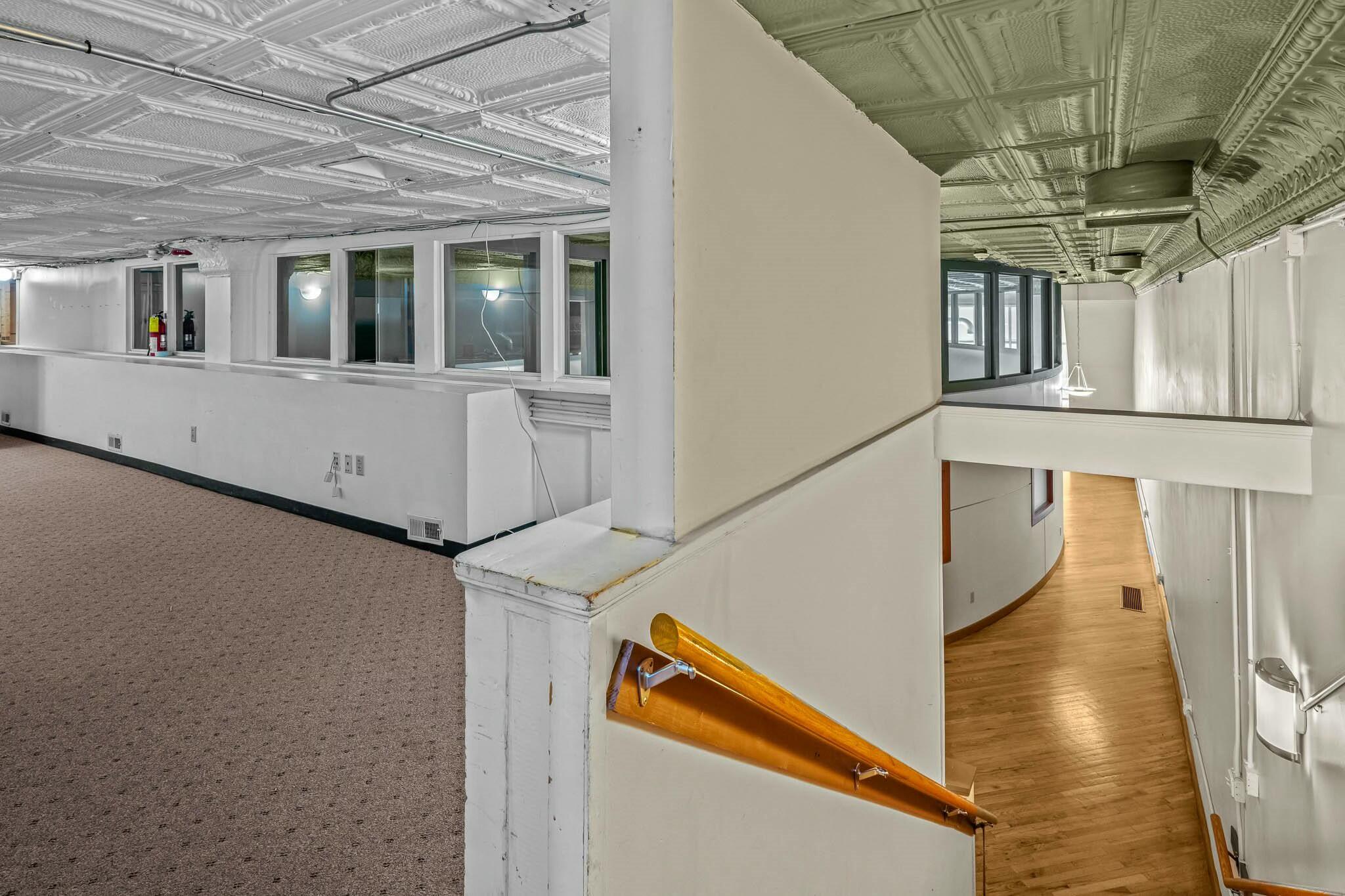 229 East Commercial Street Property Photo 26