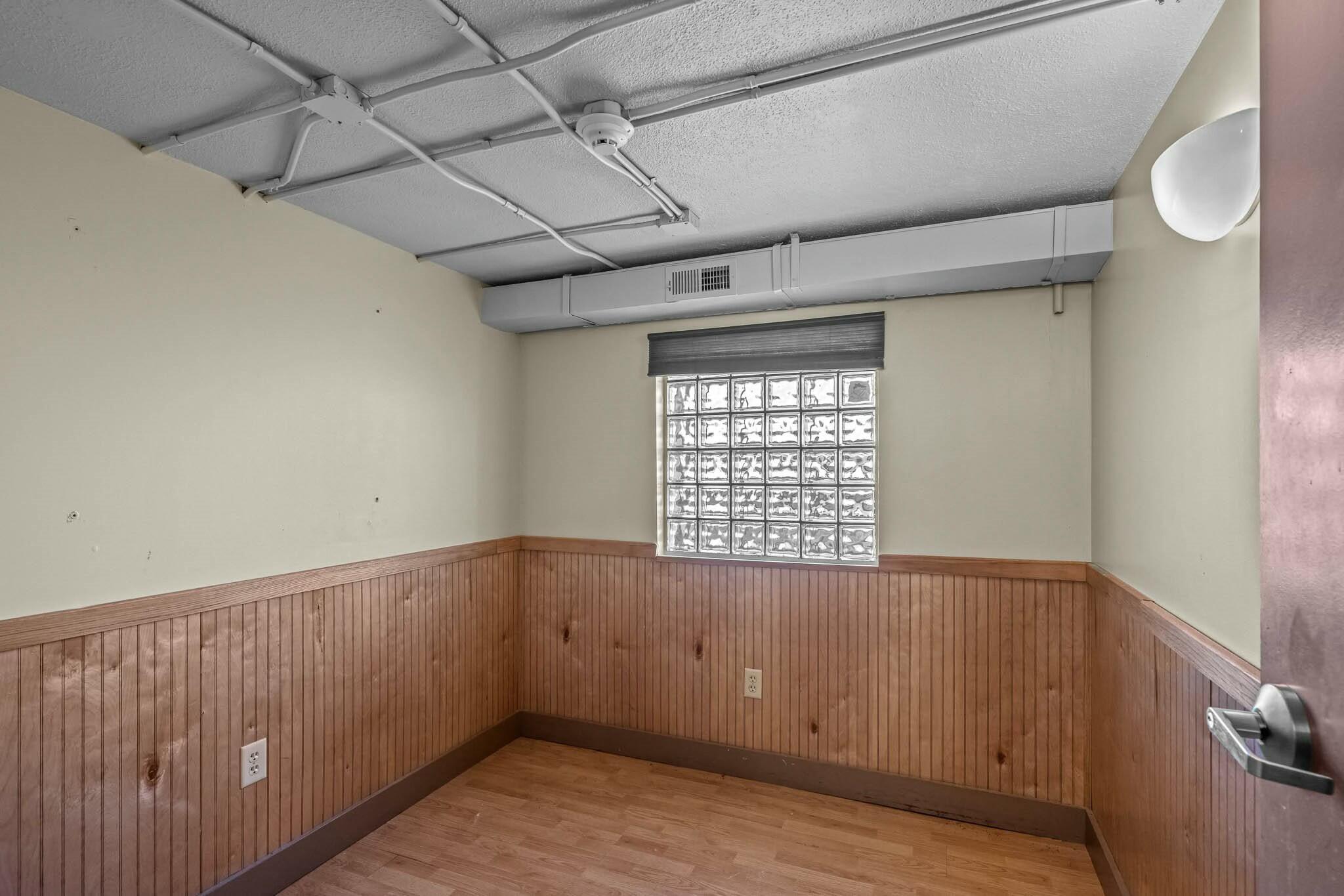 229 East Commercial Street Property Photo 29