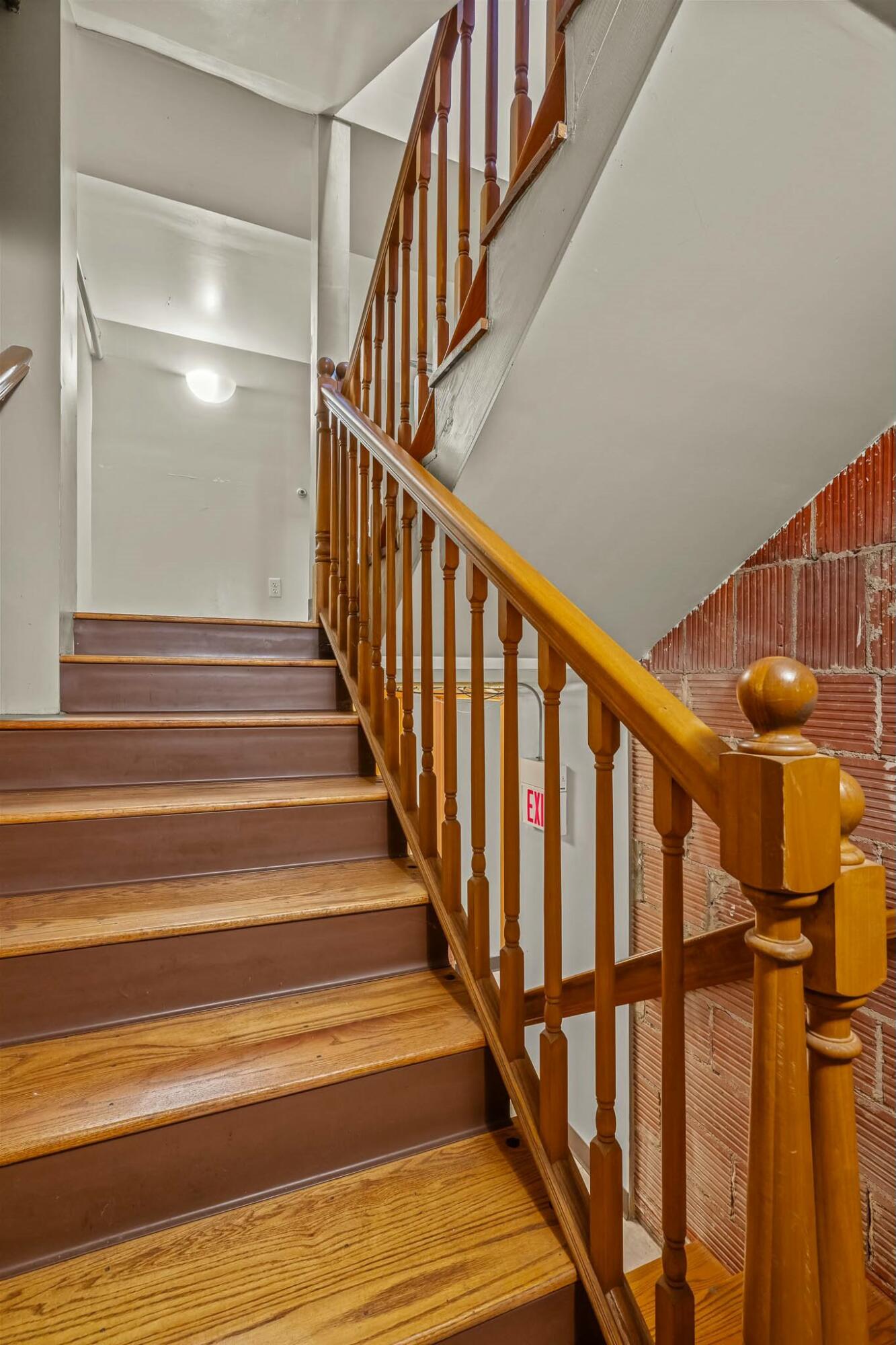 229 East Commercial Street Property Photo 33