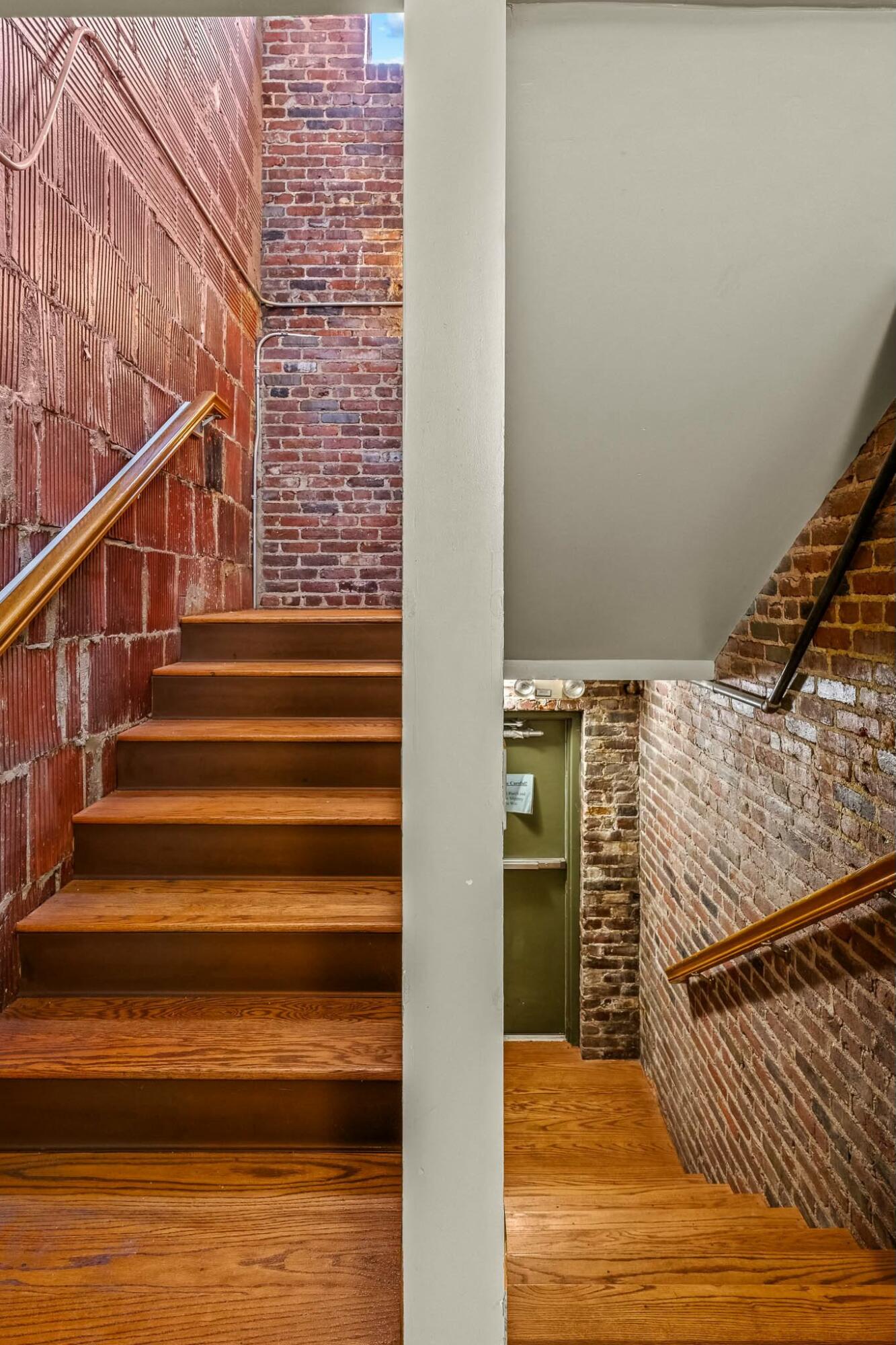 229 East Commercial Street Property Photo 34