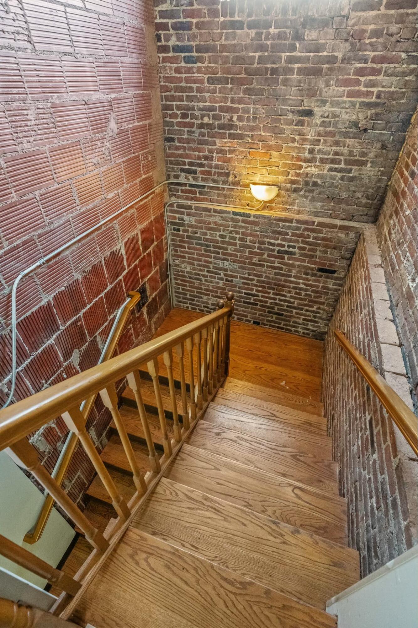 229 East Commercial Street Property Photo 35