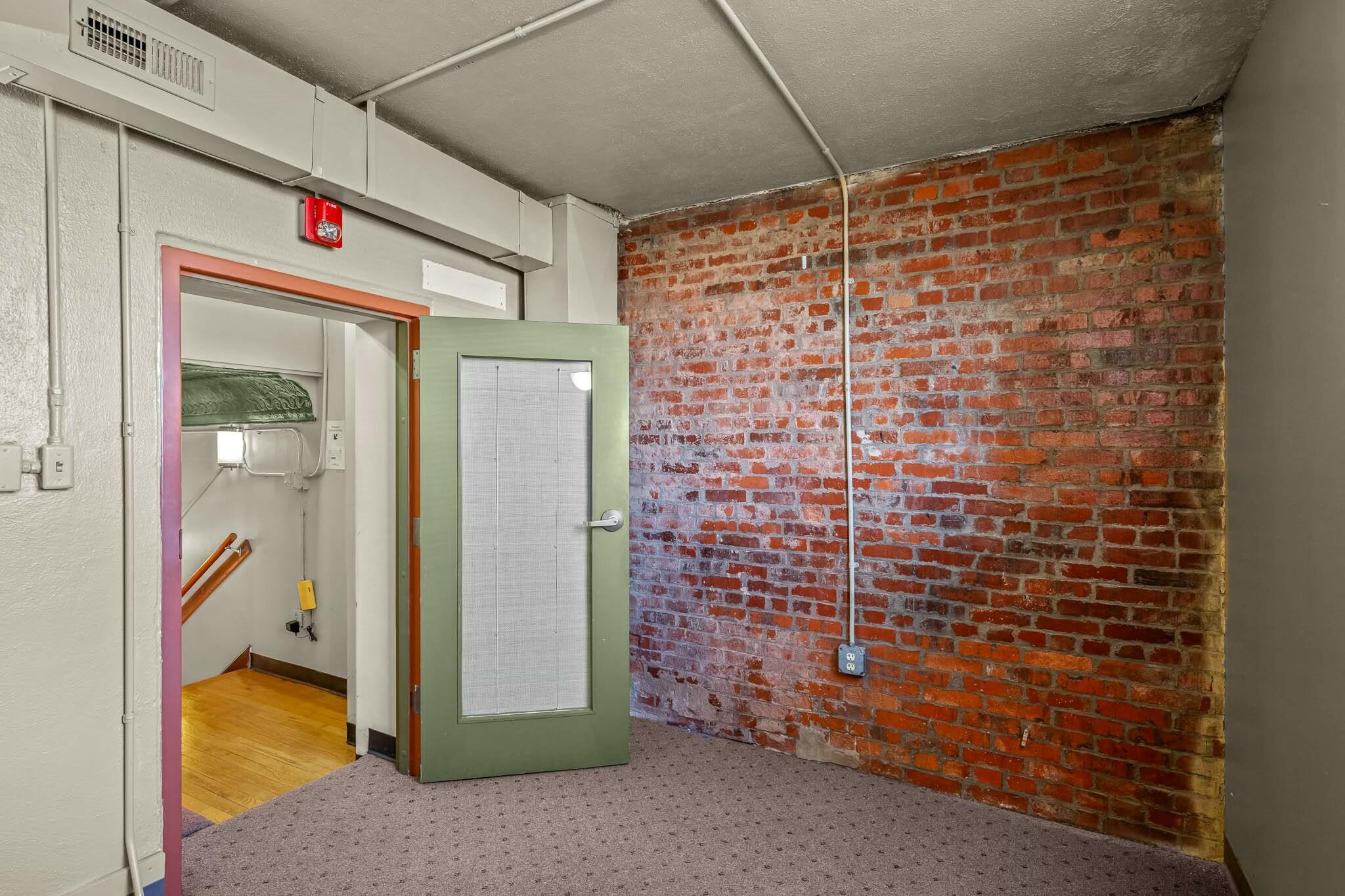 229 East Commercial Street Property Photo 36