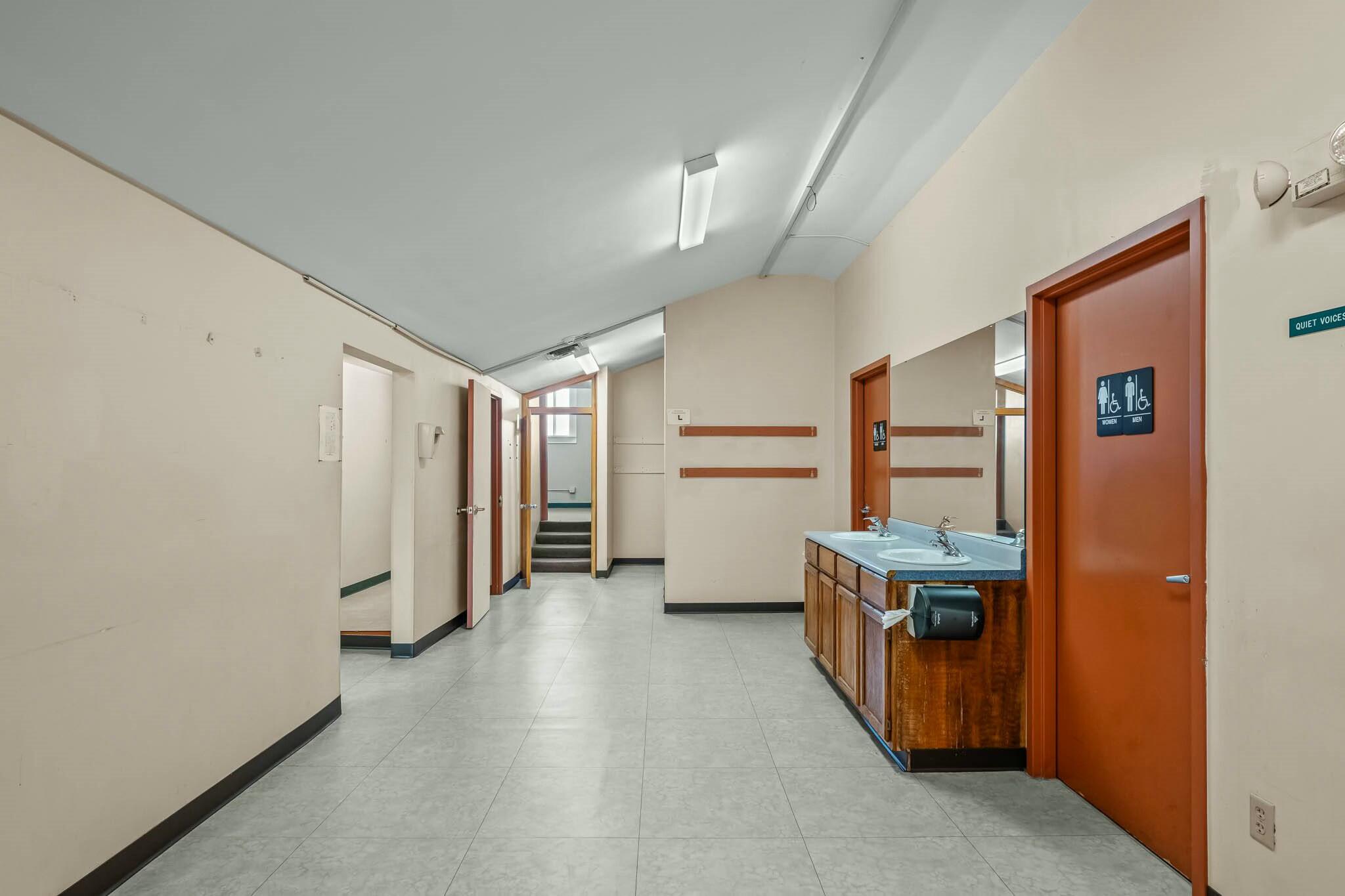 229 East Commercial Street Property Photo 43