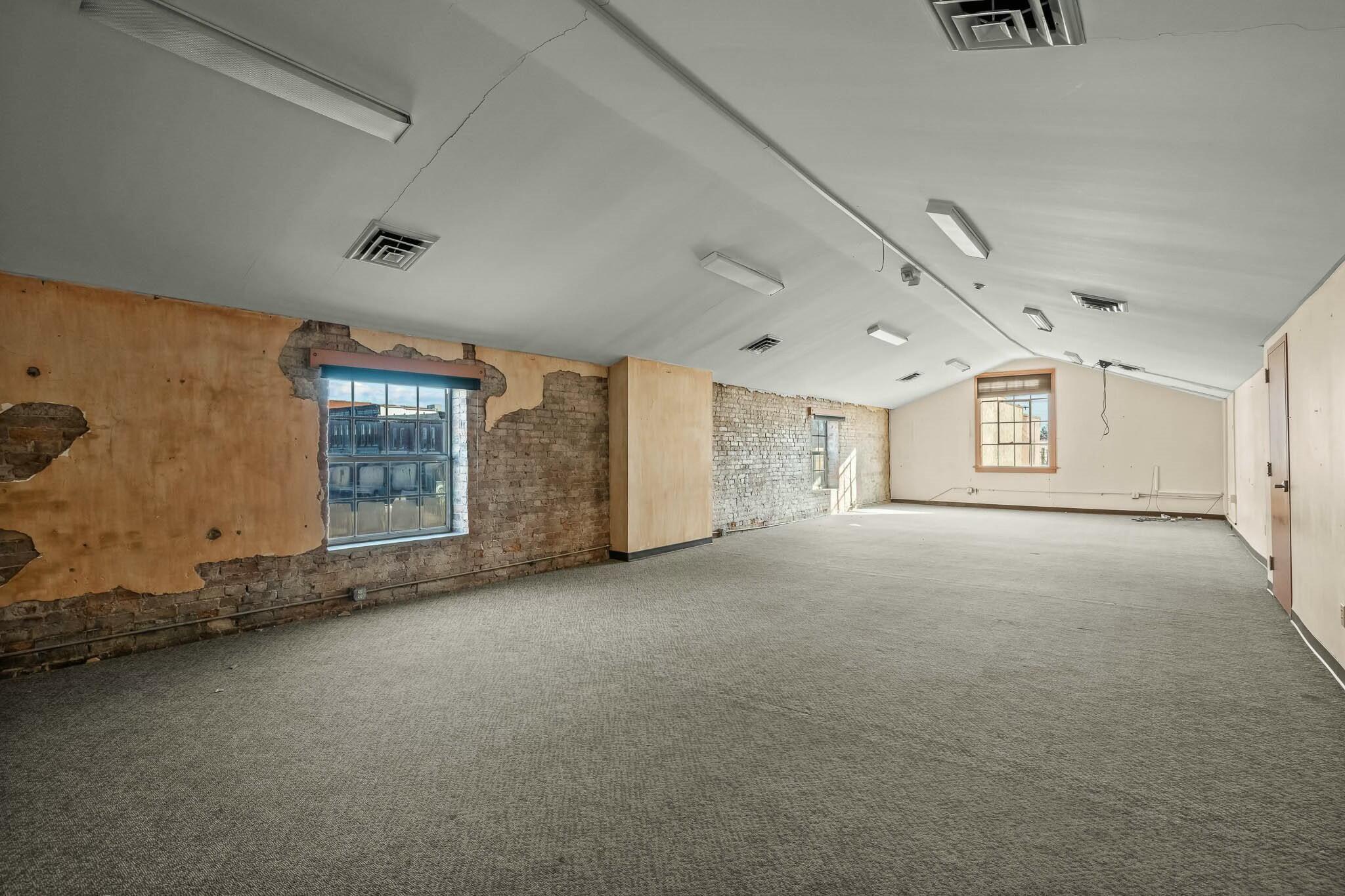 229 East Commercial Street Property Photo 44