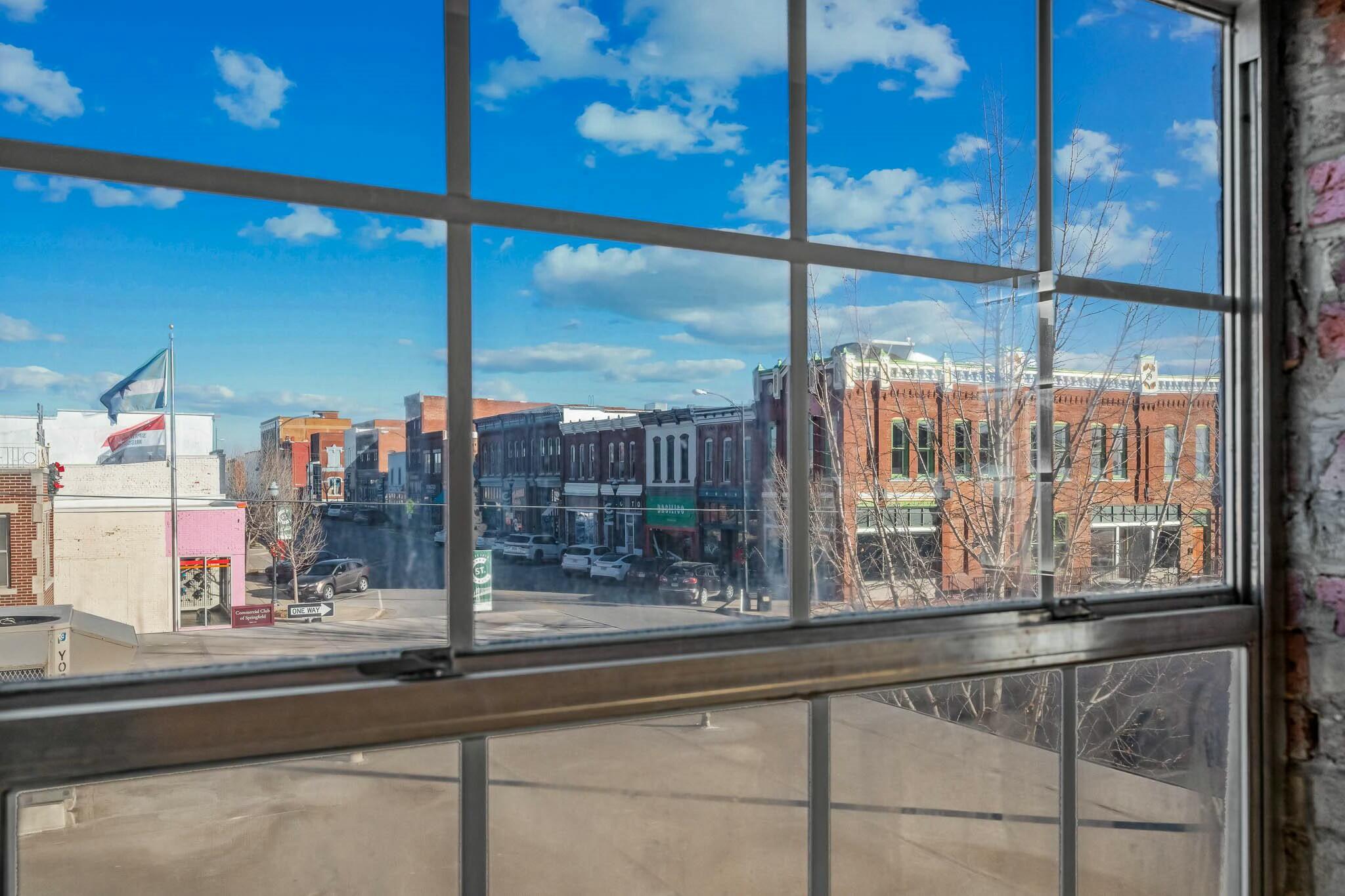 229 East Commercial Street Property Photo 46