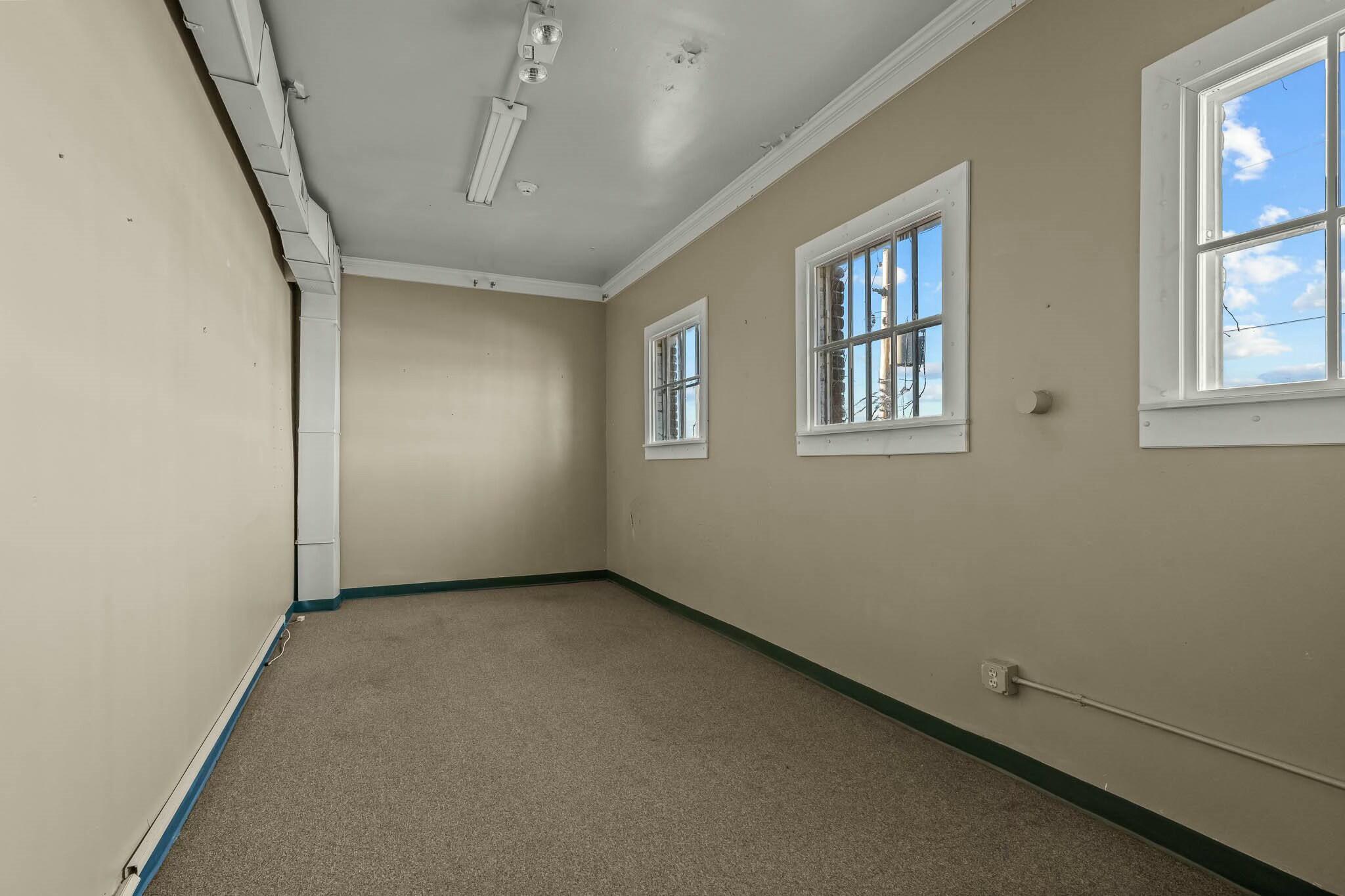 229 East Commercial Street Property Photo 52