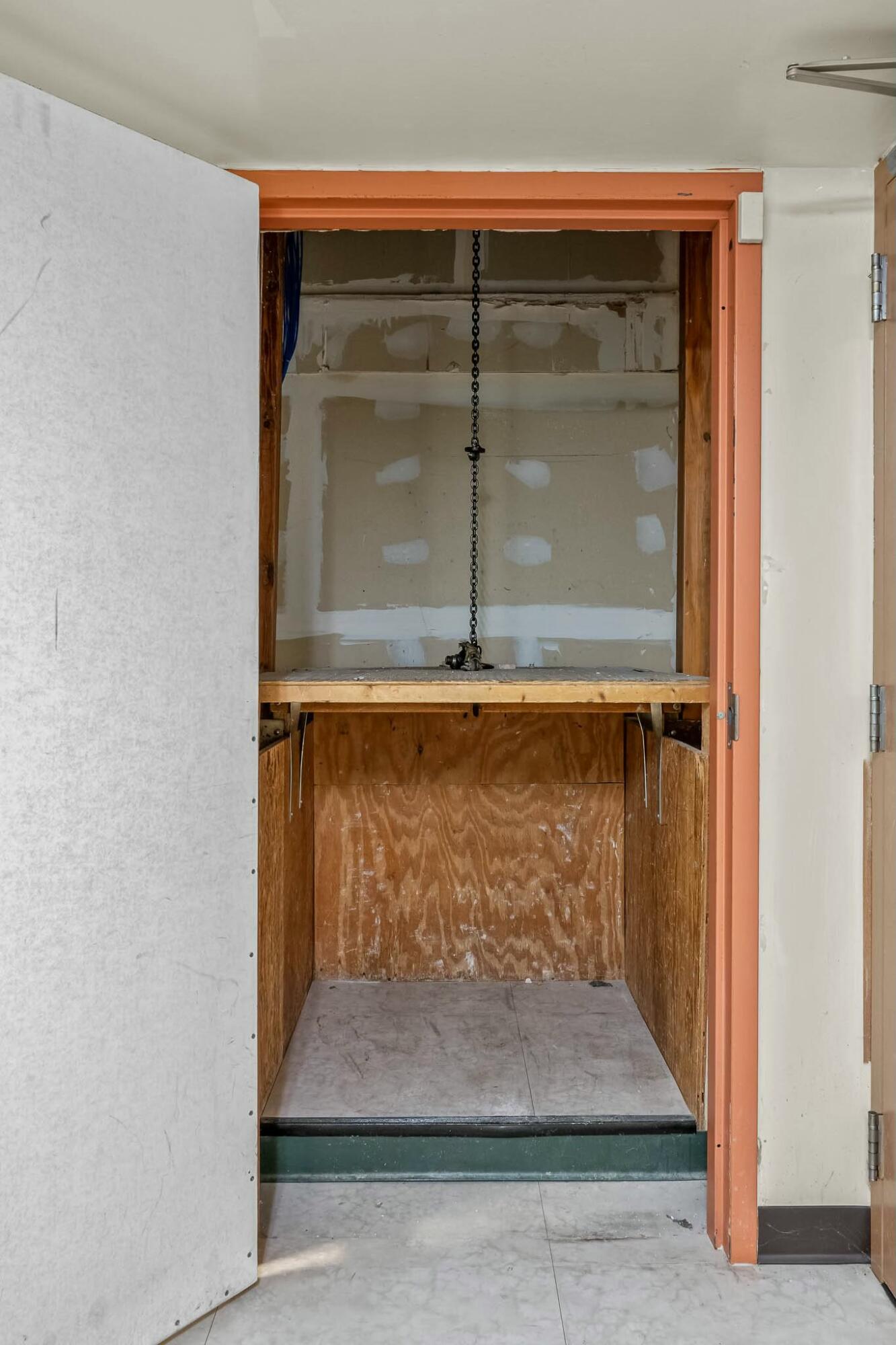 229 East Commercial Street Property Photo 54