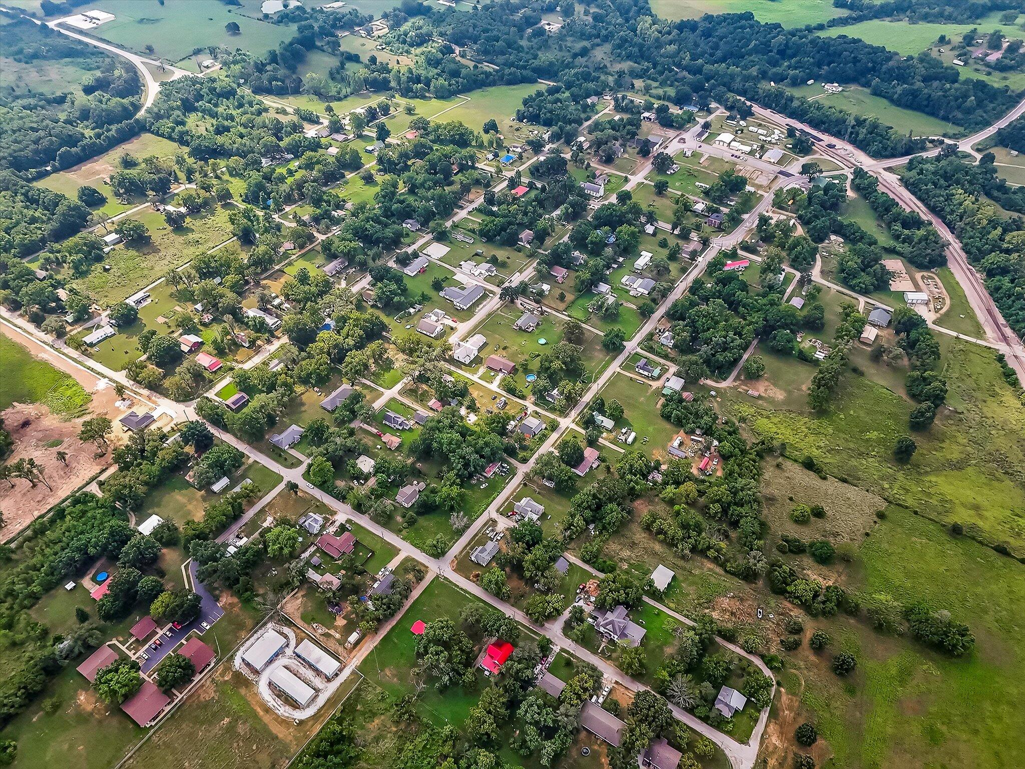 102 West Commercial Street Property Photo 3