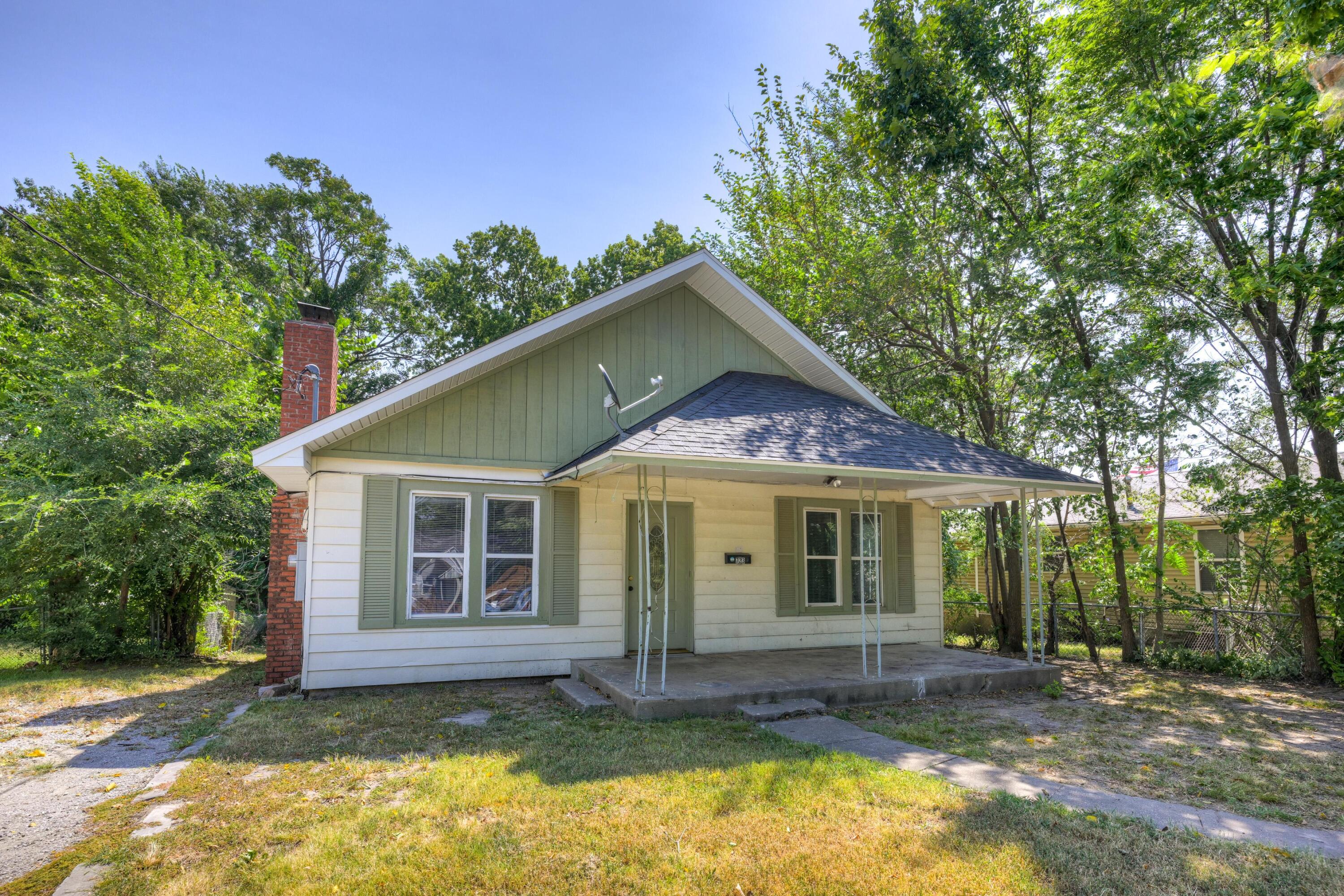 723 Indiana Avenue Property Photo 1