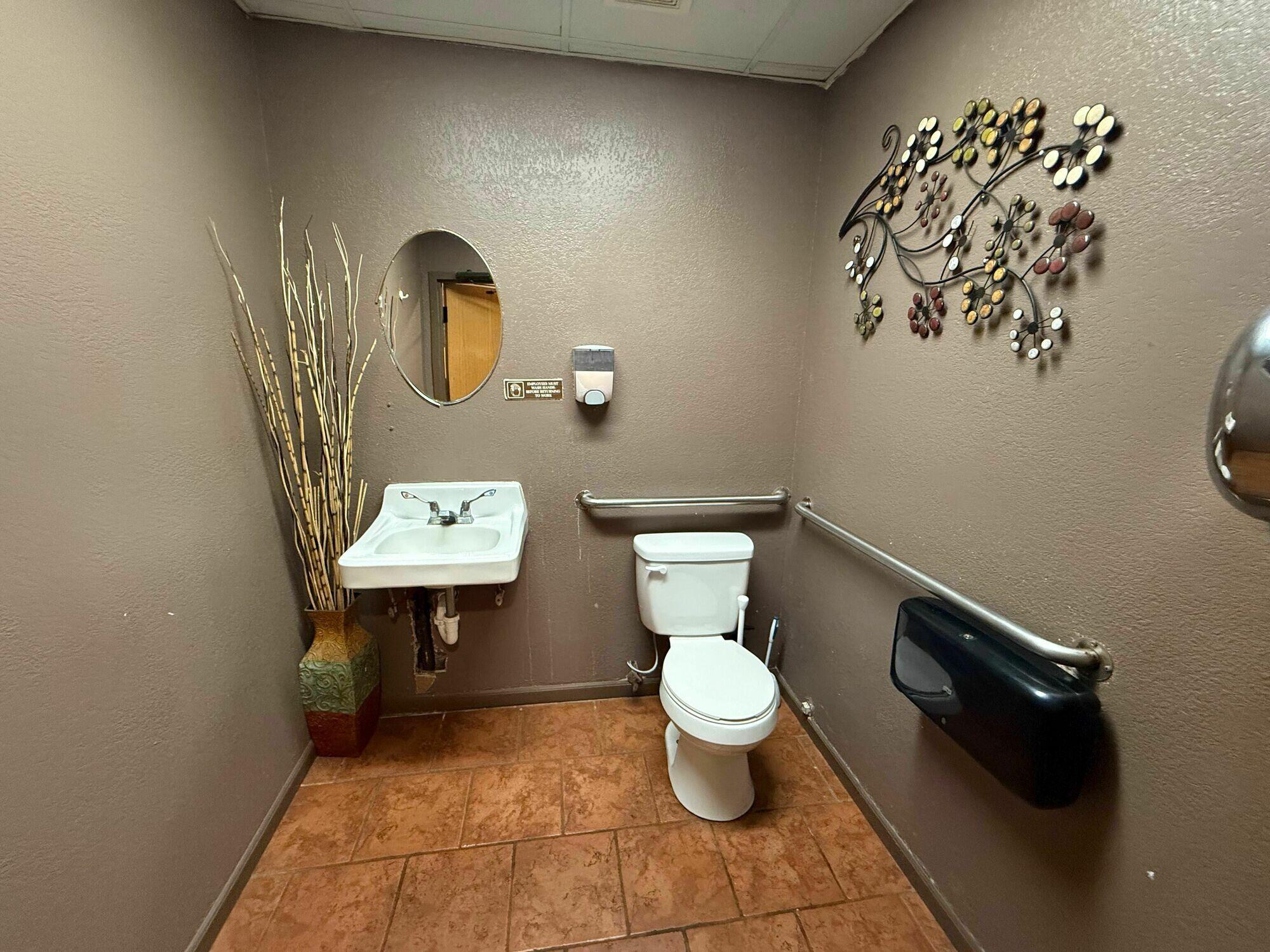 834 East Division Street Property Photo 33