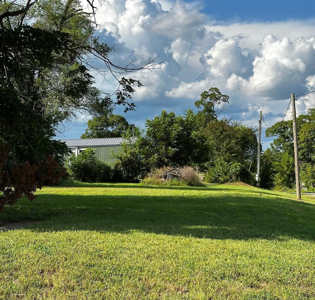 409 East Broadway Street Property Photo 1