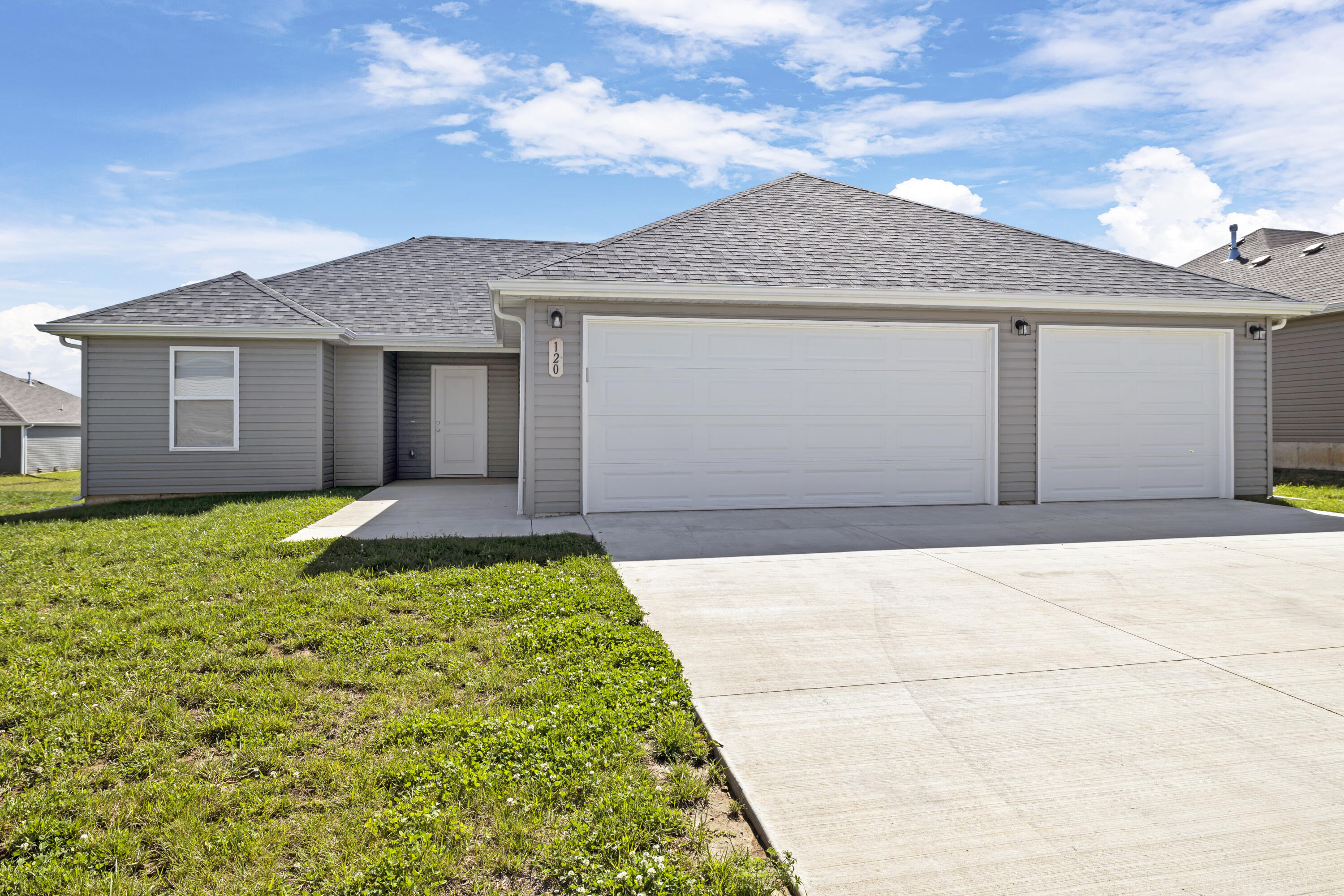 120 Pin Oak Drive Property Photo 1
