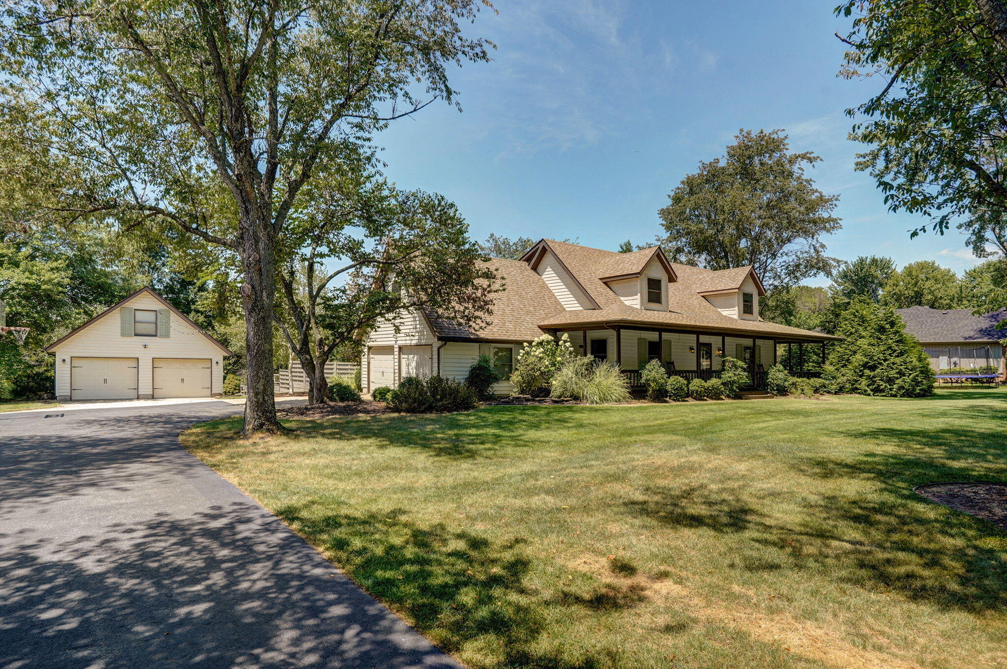 4405 North Willow Road Property Photo 1