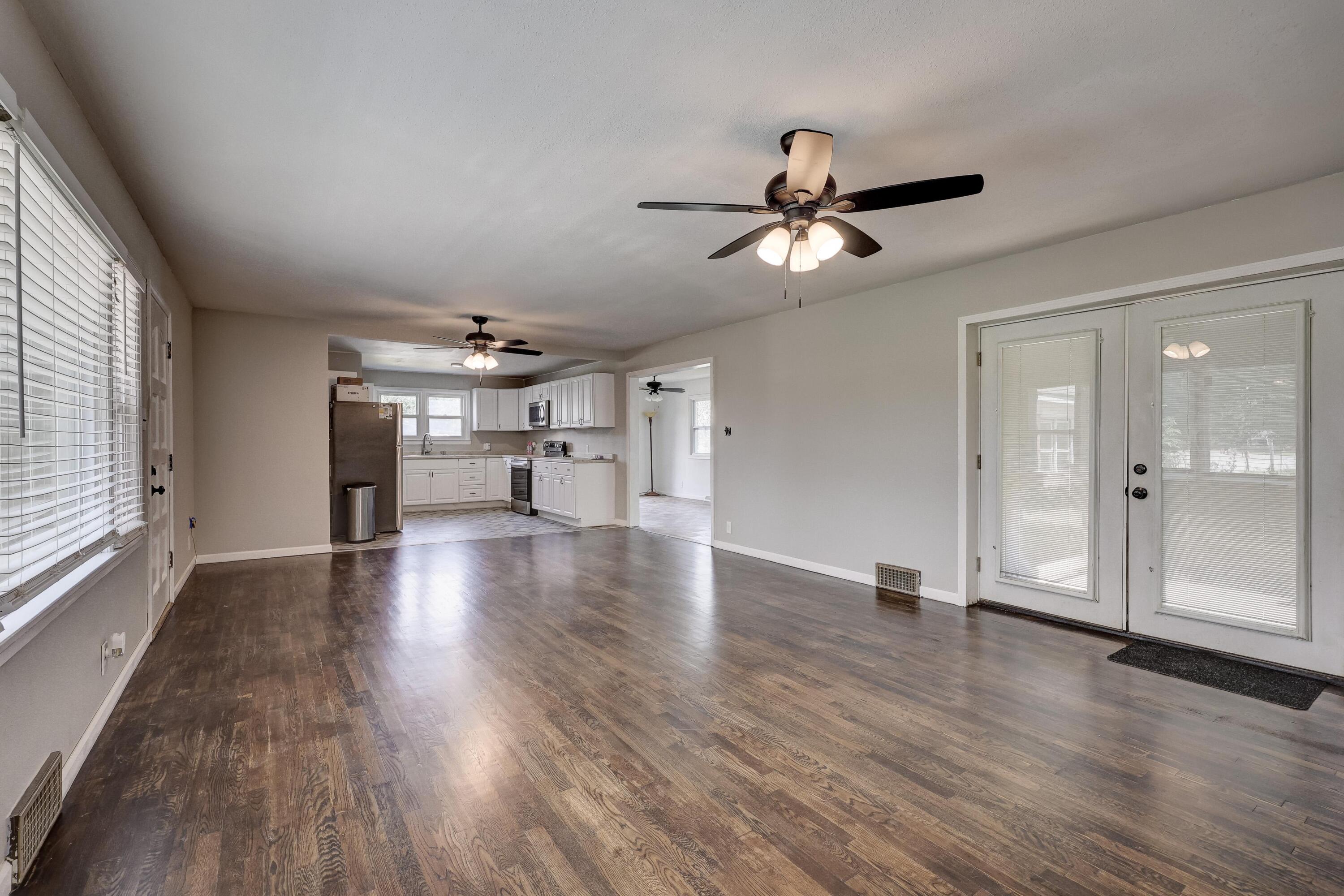 4094 Parkview Drive Property Photo 7