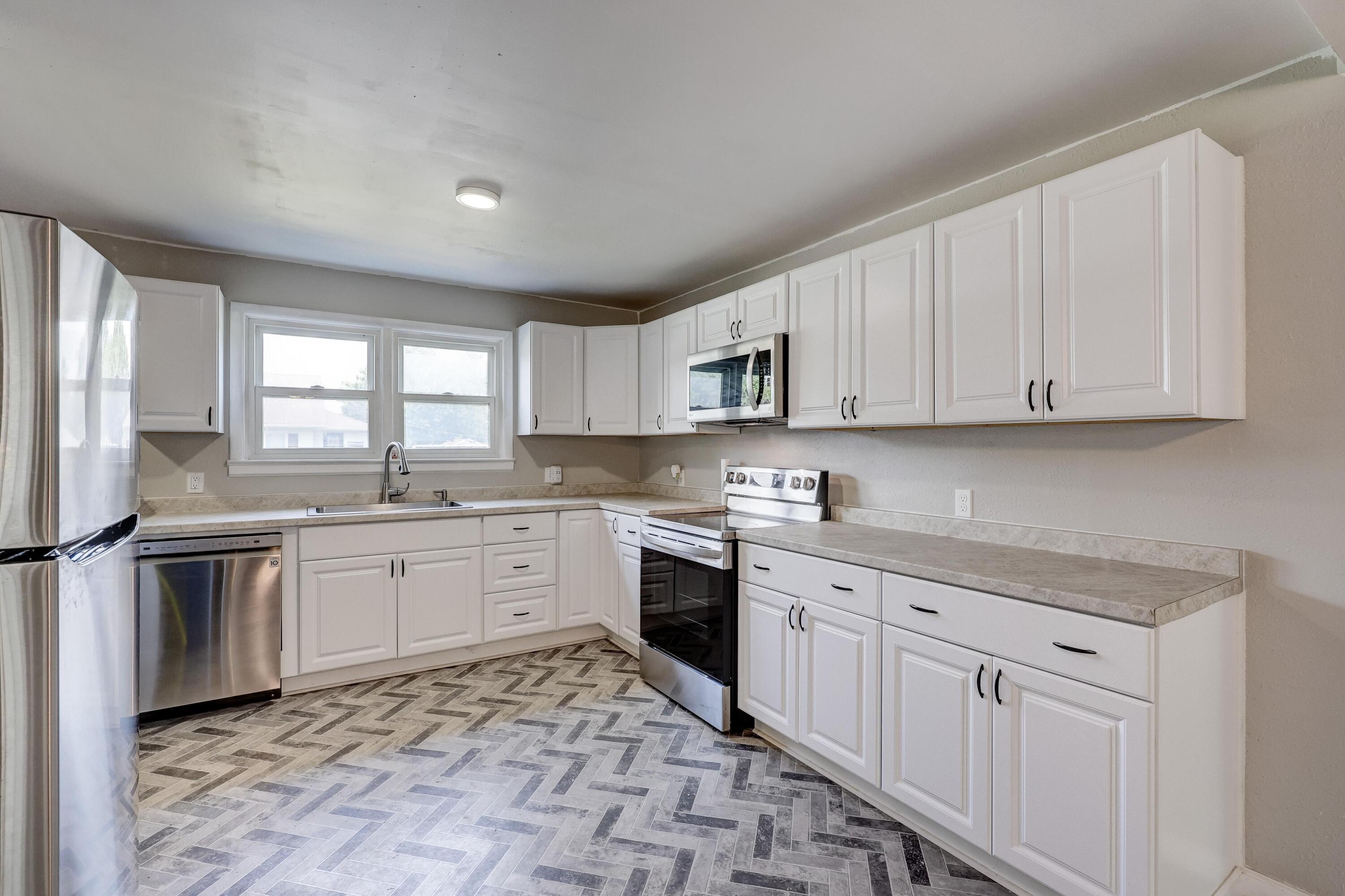 4094 Parkview Drive Property Photo 8