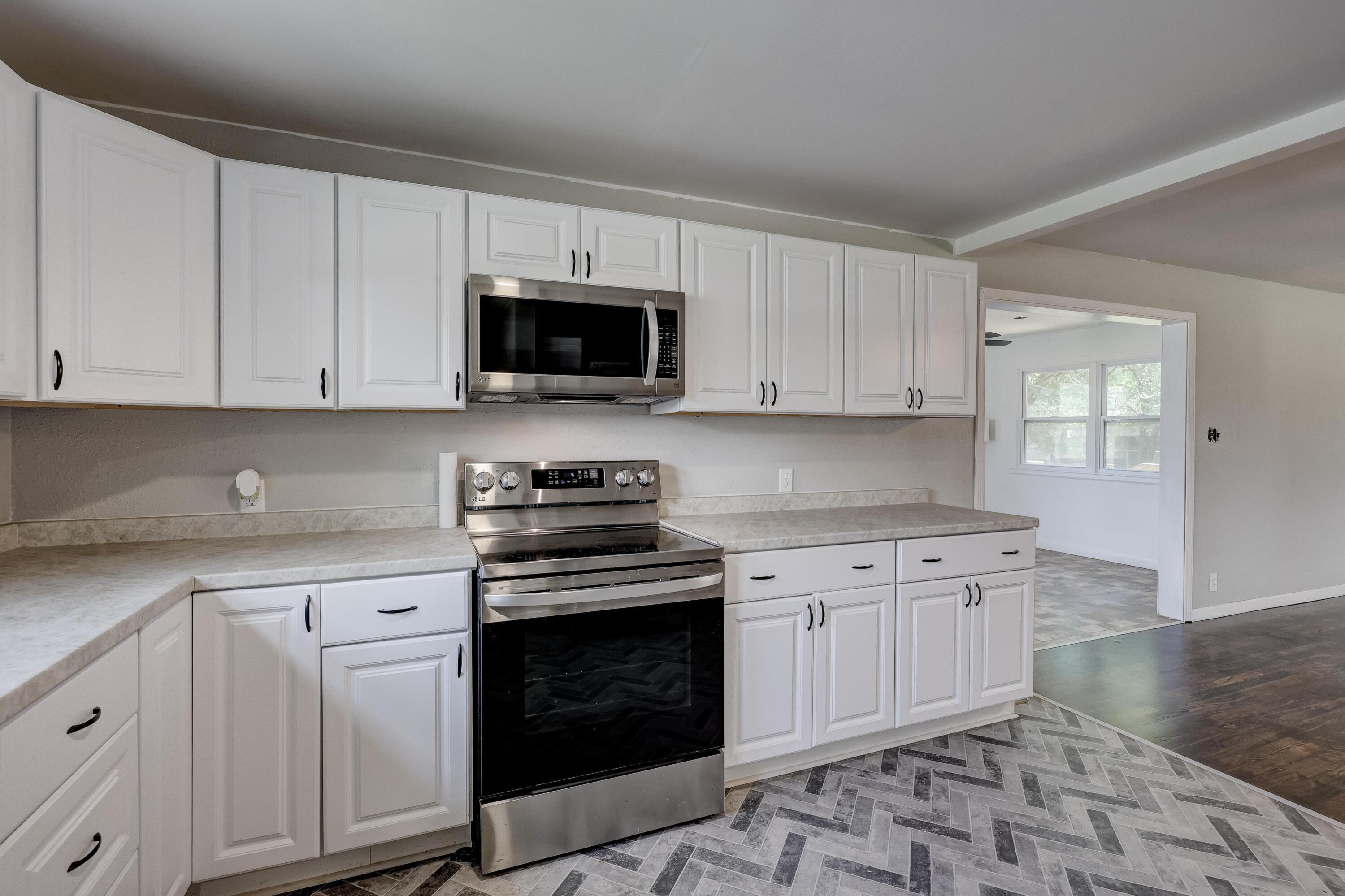 4094 Parkview Drive Property Photo 9