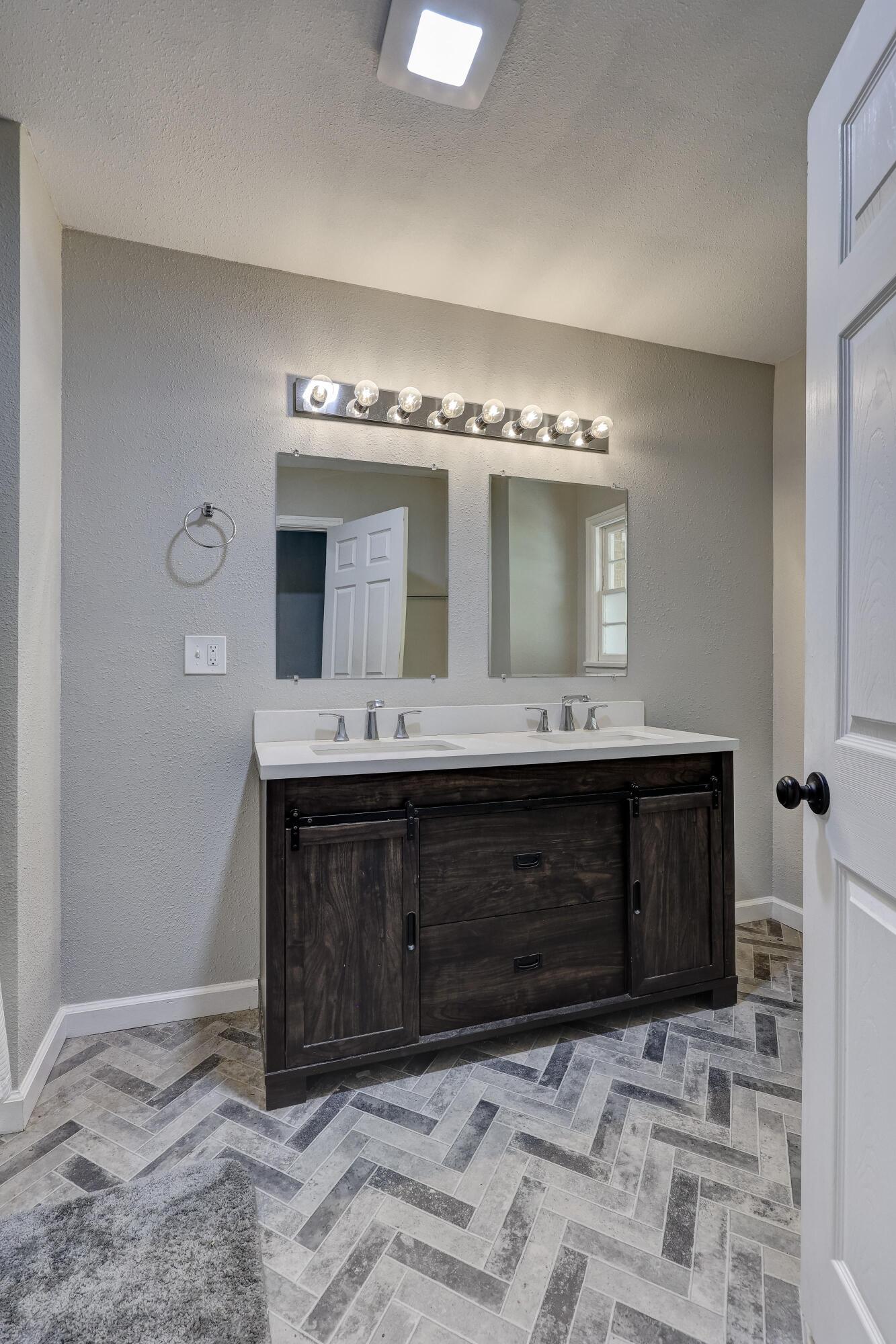 4094 Parkview Drive Property Photo 19